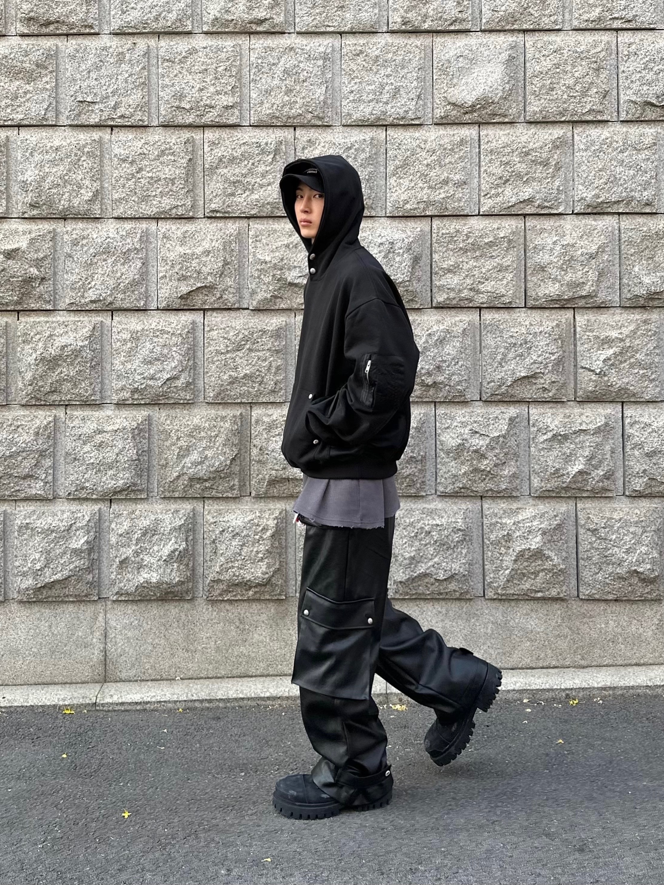 Balenciaga Combat Strike 20mm Boots Black 착용 스타일 - 1