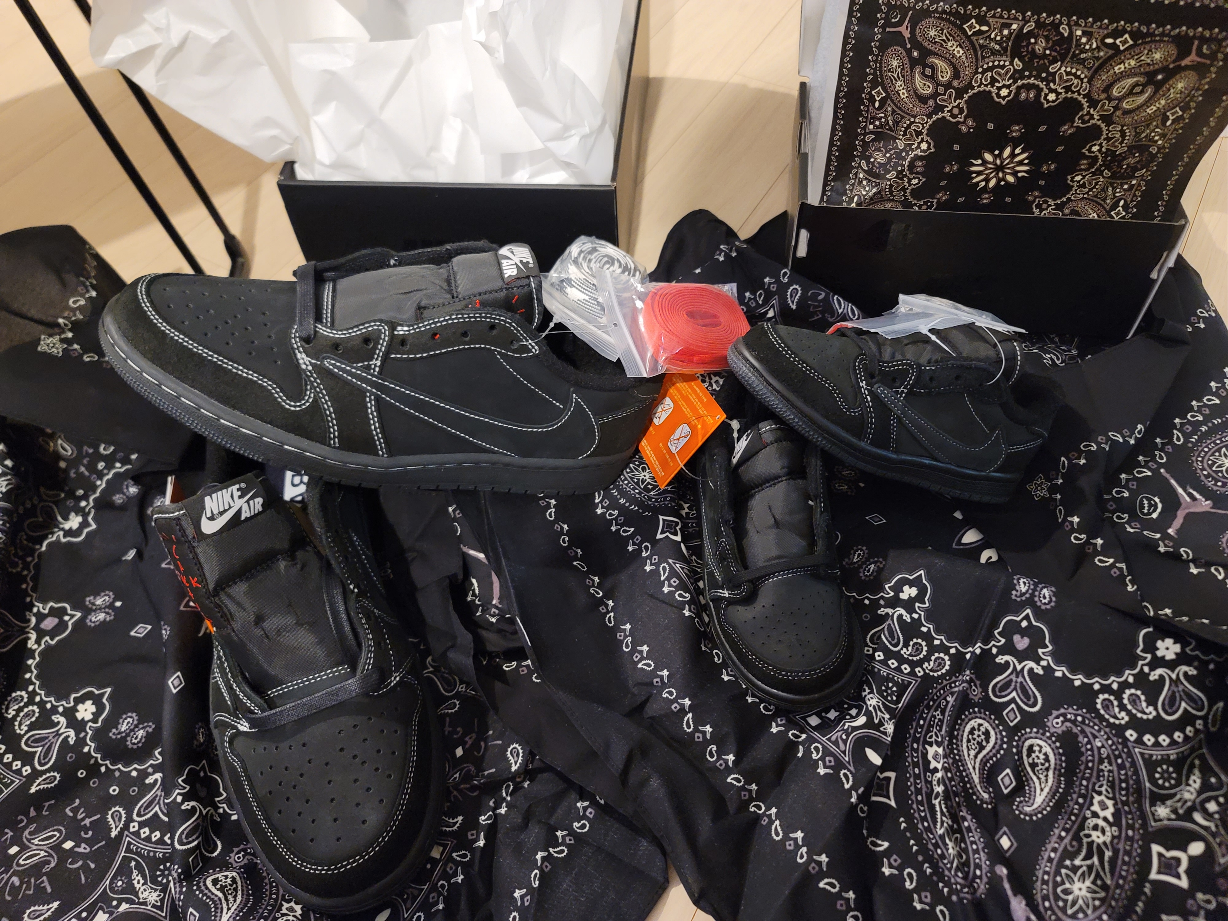 Jordan 1 x Travis Scott Retro Low OG SP Black Phantom, (TD) Jordan 1 x Travis Scott Retro Low OG SP Black Phantom 착용 스타일