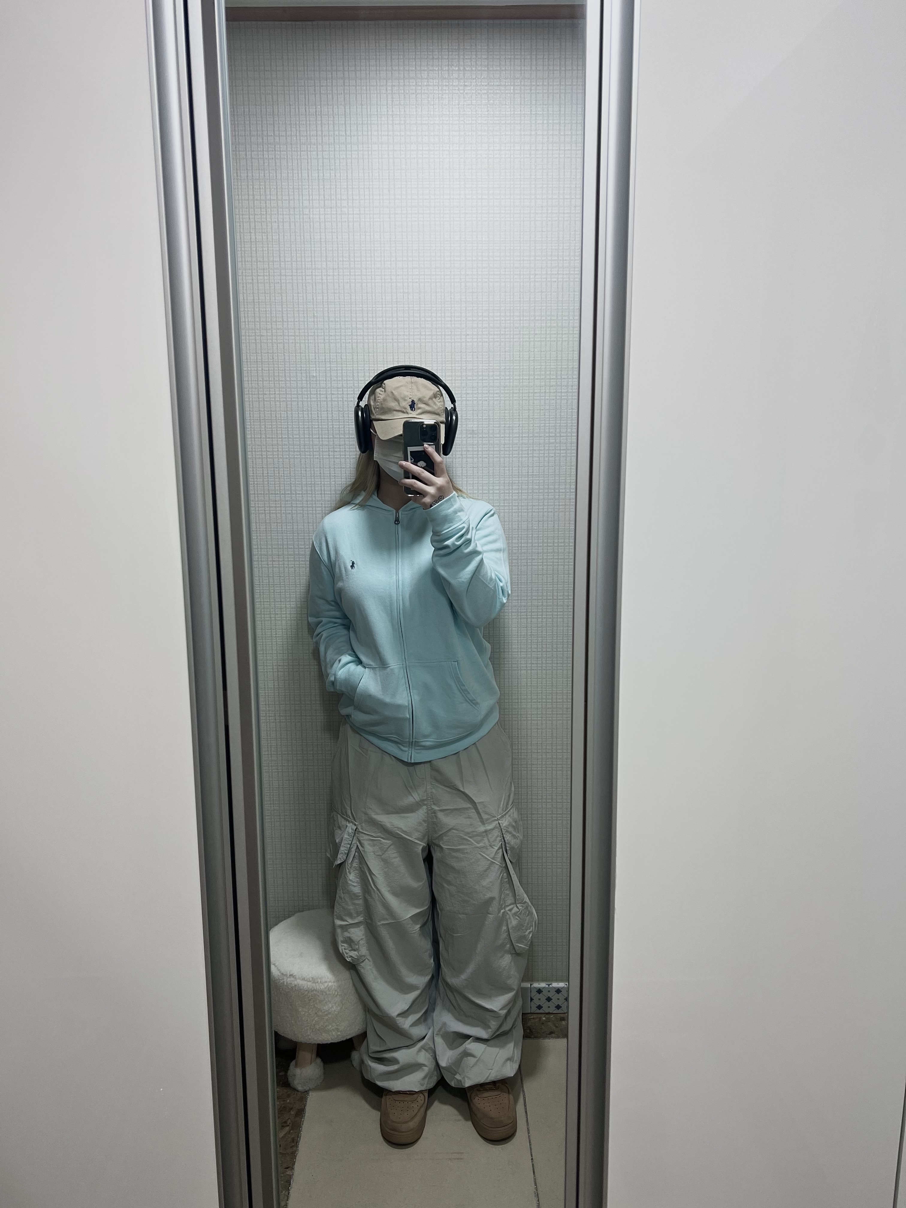 Apple AirPods Max Lightning Space Gray (Korean Ver.), Nike Air Force 1 '07 WB Flax 착용 스타일