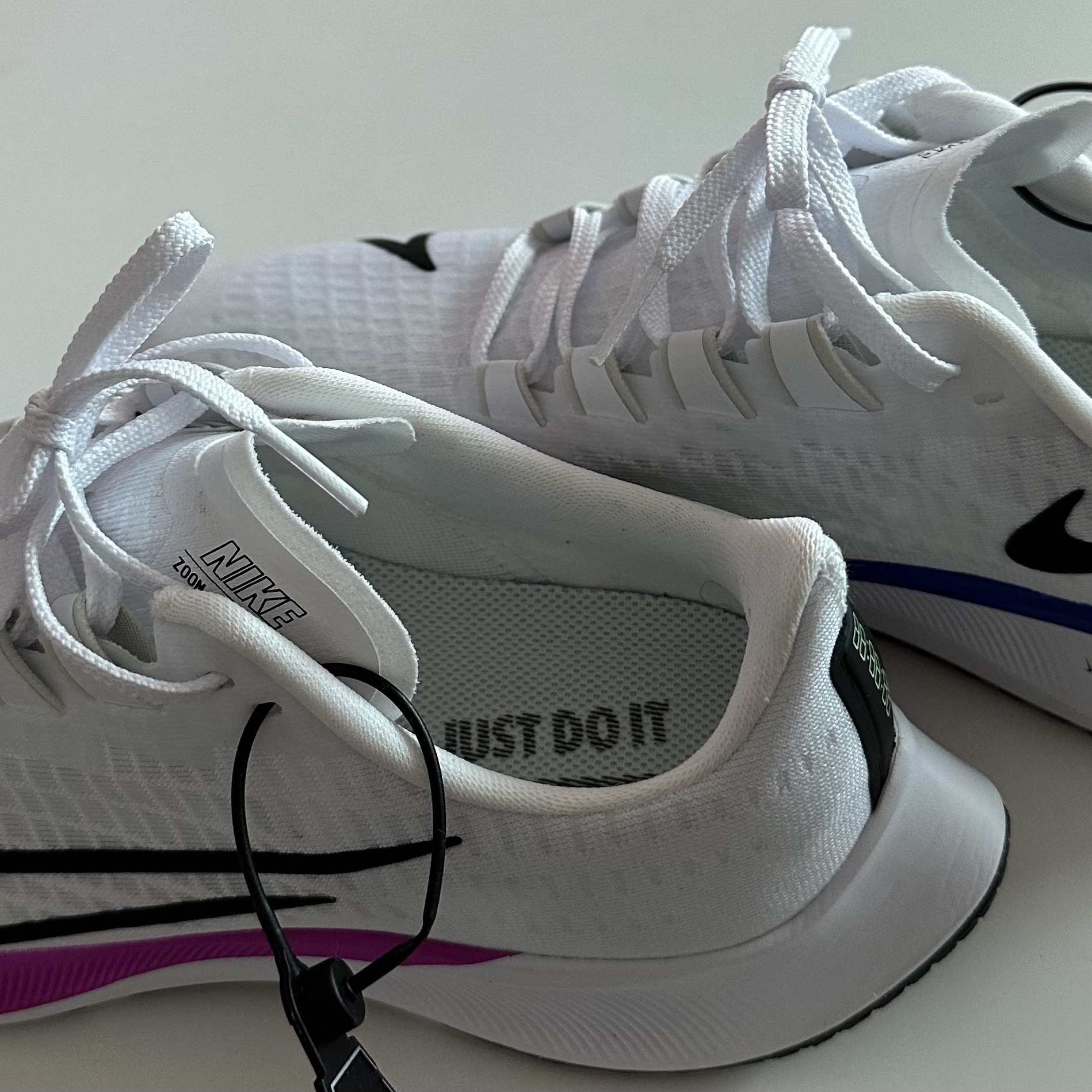 Nike Air Zoom Pegasus 37 White Hyper Violet 착용 스타일