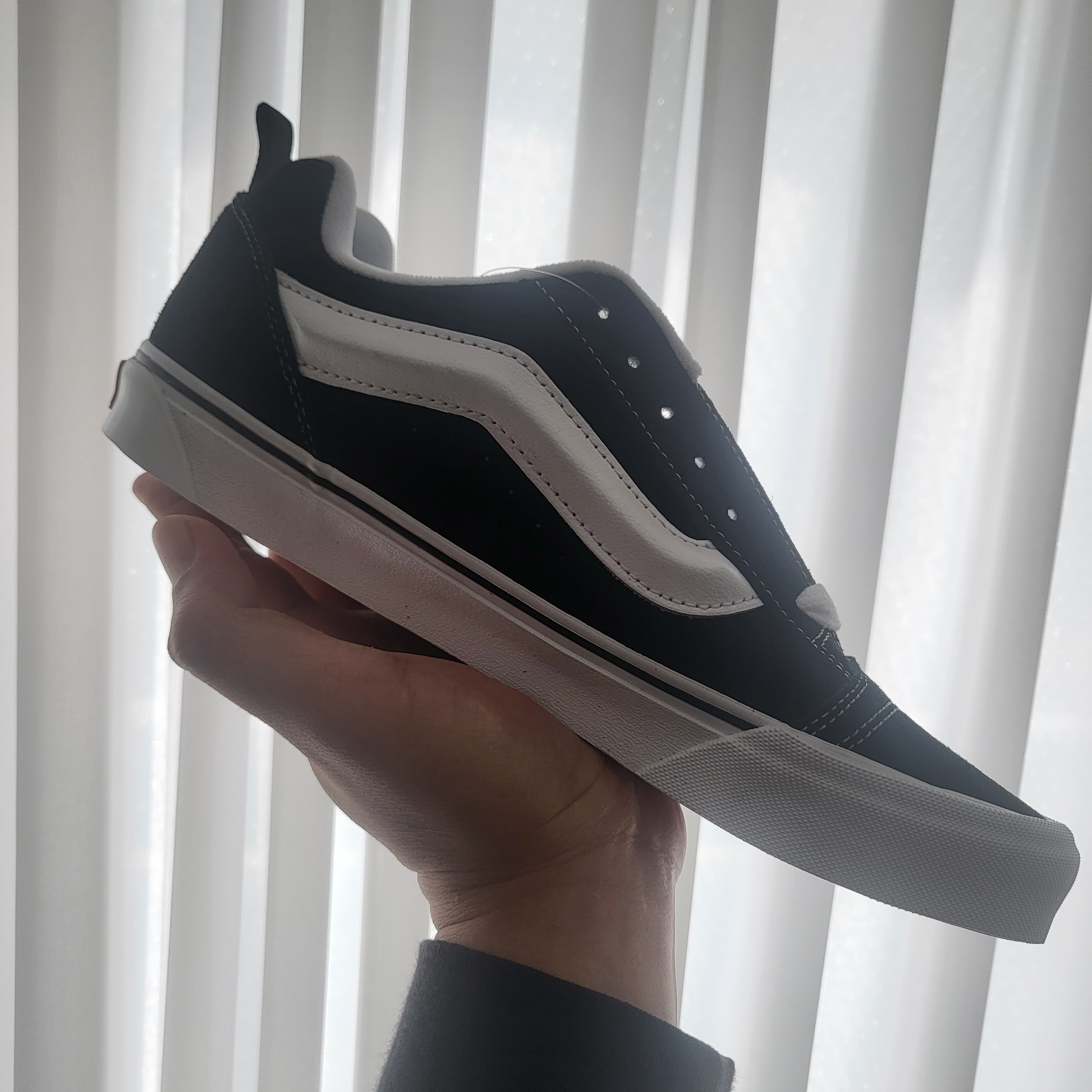 Vans Knu-Skool Black True White 착용 스타일