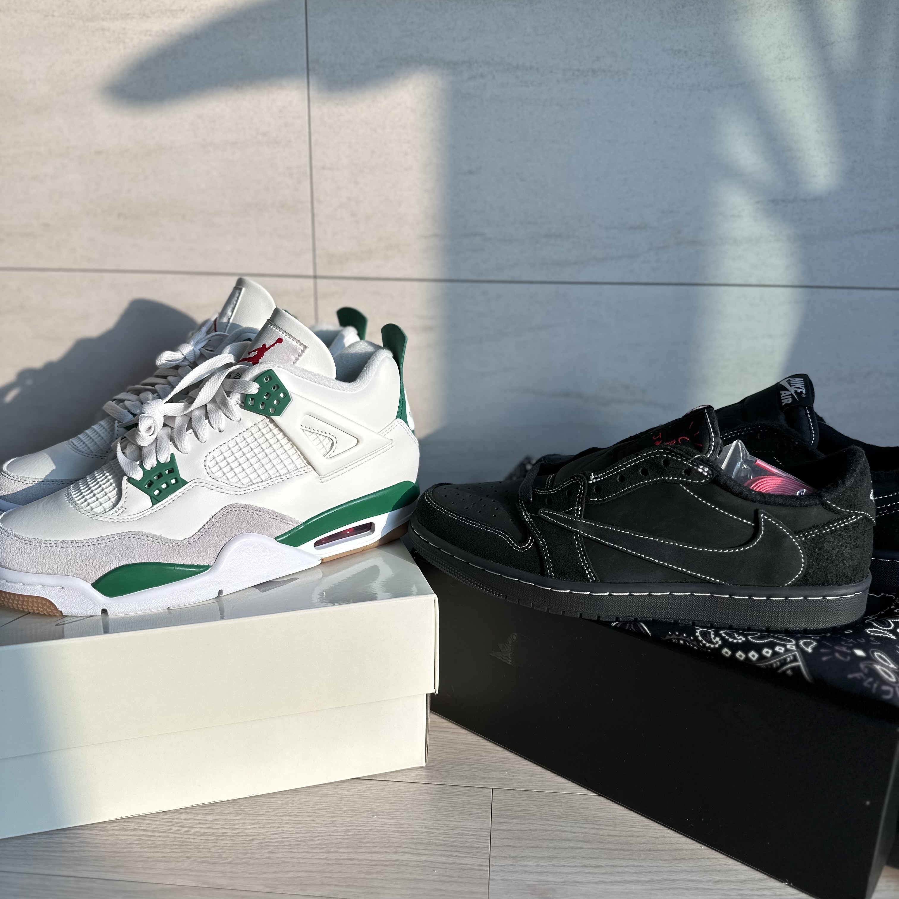 Jordan 4 x Nike SB Retro SP Pine Green, Jordan 1 x Travis Scott Retro Low OG SP Black Phantom 착용 스타일