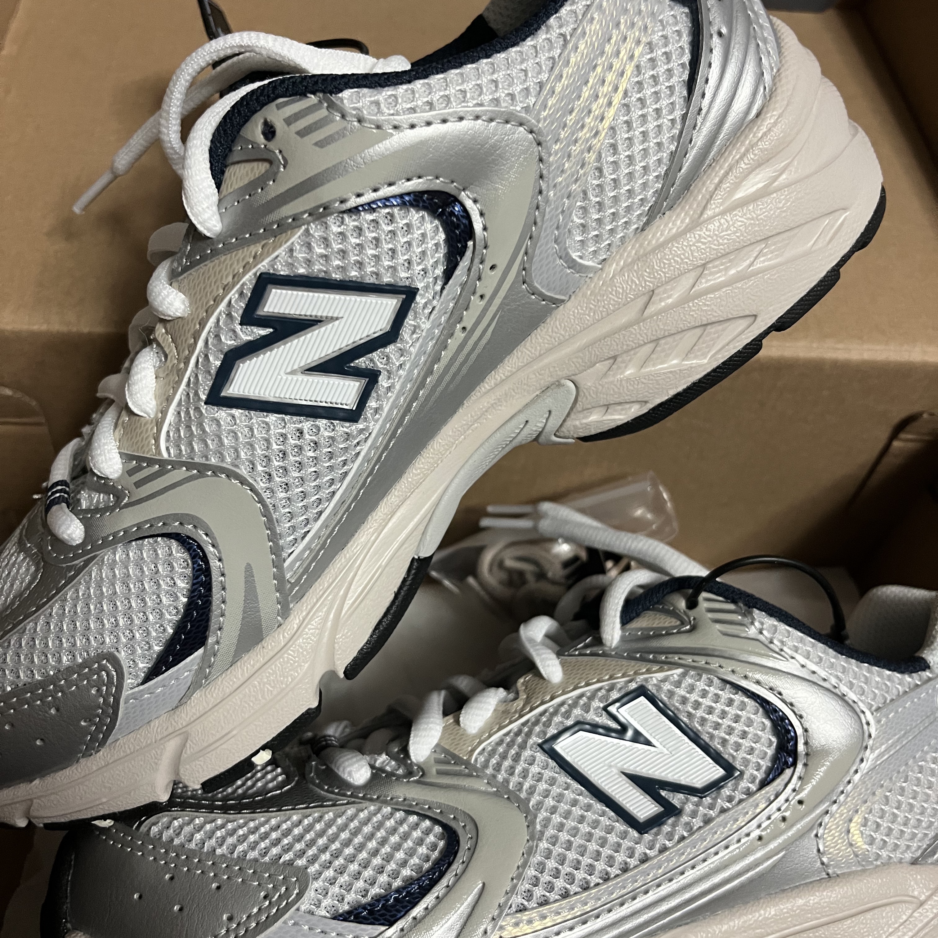 New Balance 530 Steel Grey 착용 스타일