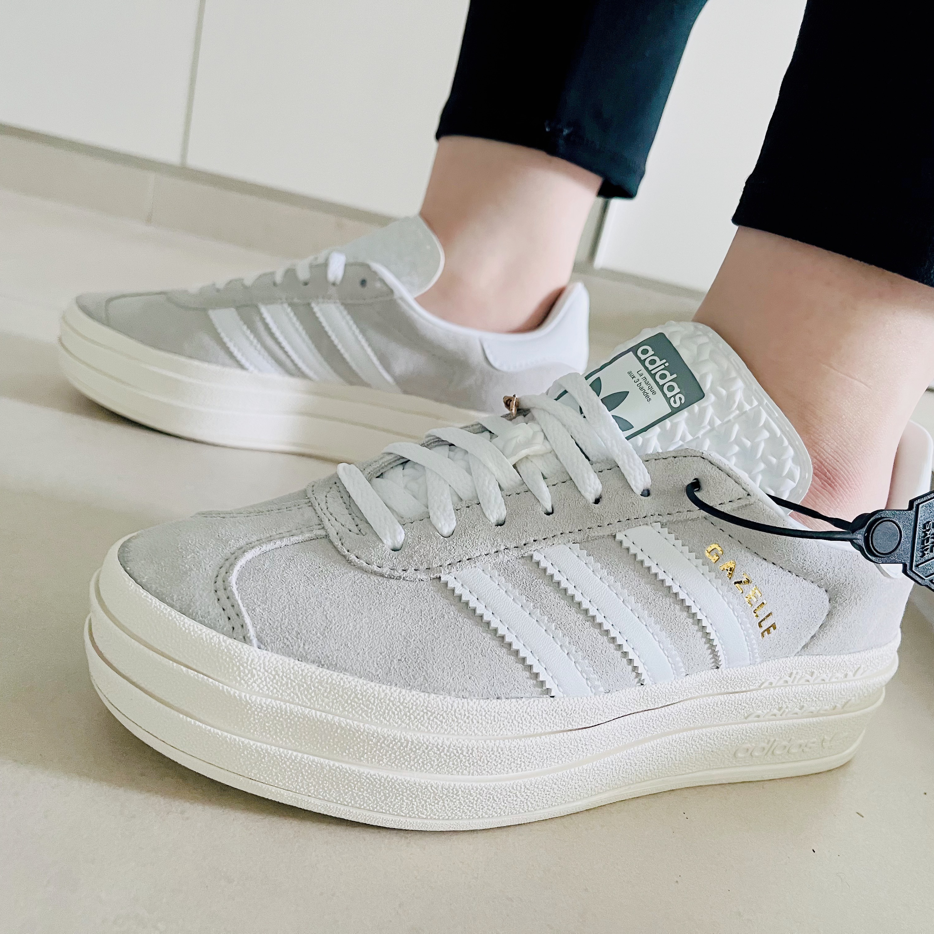 (W) Adidas Gazelle Bold Grey Cloud White 착용 스타일