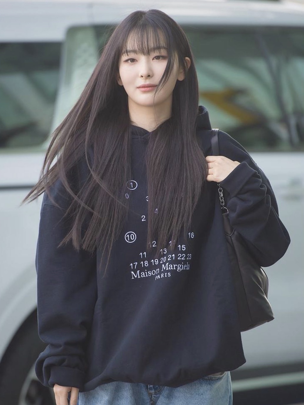 Maison Margiela Logo Hooded Sweatshirt Black 착용 스타일 - 1