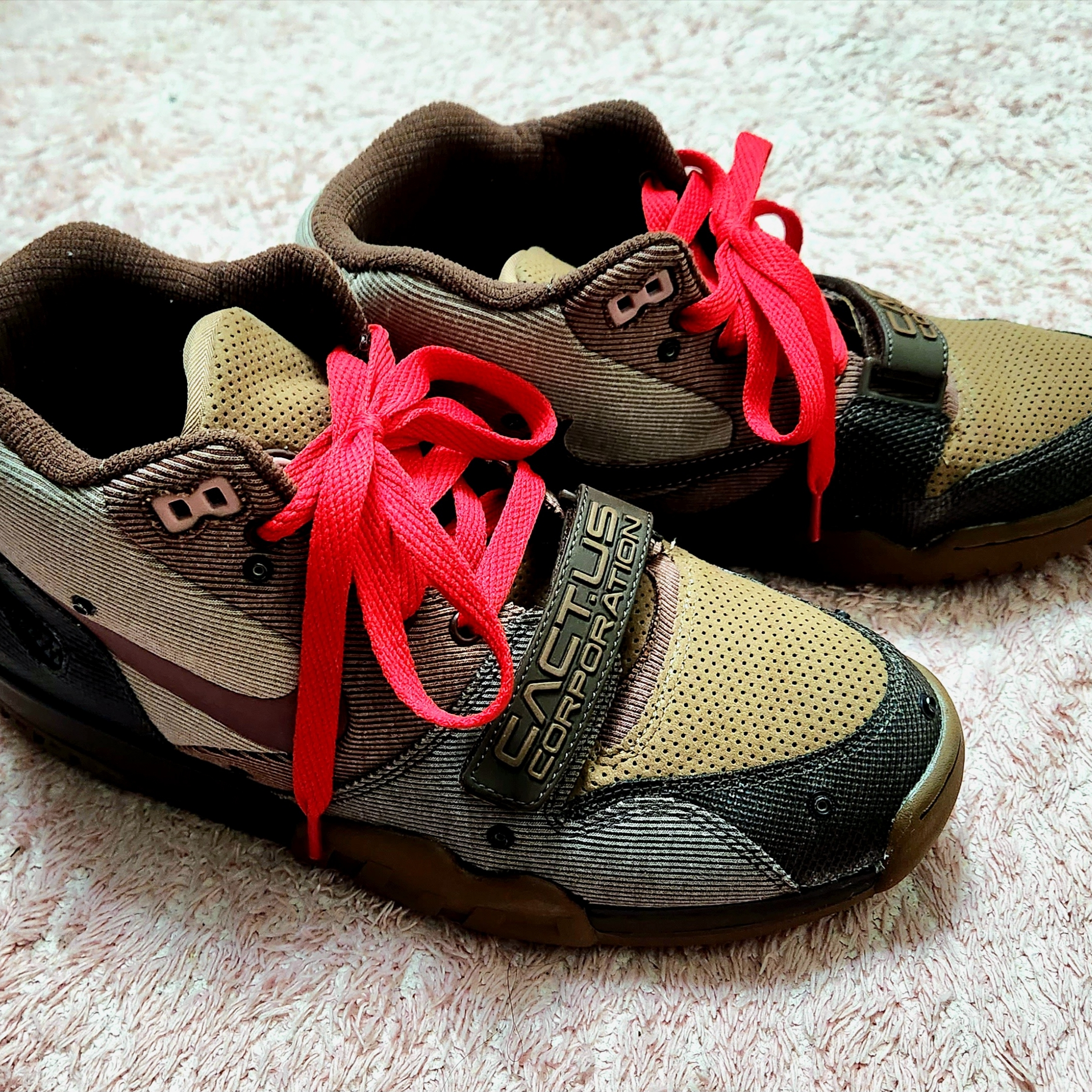 Nike x Travis Scott Air Trainer 1 Archaeo Brown and Rust Pink 착용 스타일