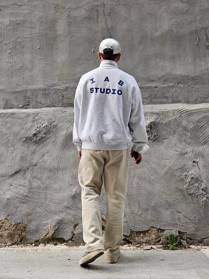 Essentials Relaxed Sweatpants Wheat - 22SS, IAB Studio Half Zip Pullover Light Gray 착용 스타일 - 2
