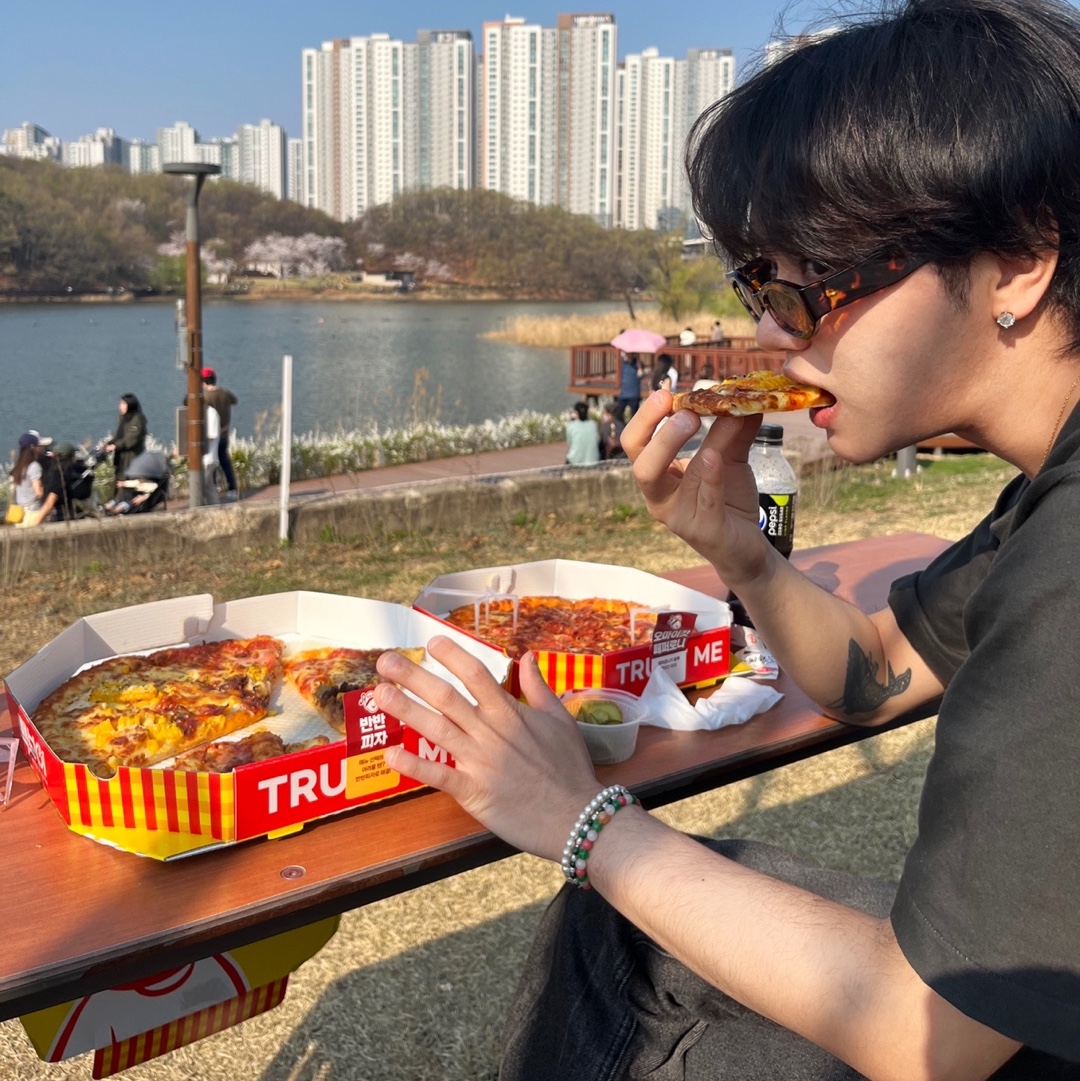 Maison Mihara Yasuhiro Baker OG Sole OD Canvas Low-top Sneakers White 착용 스타일 - 4