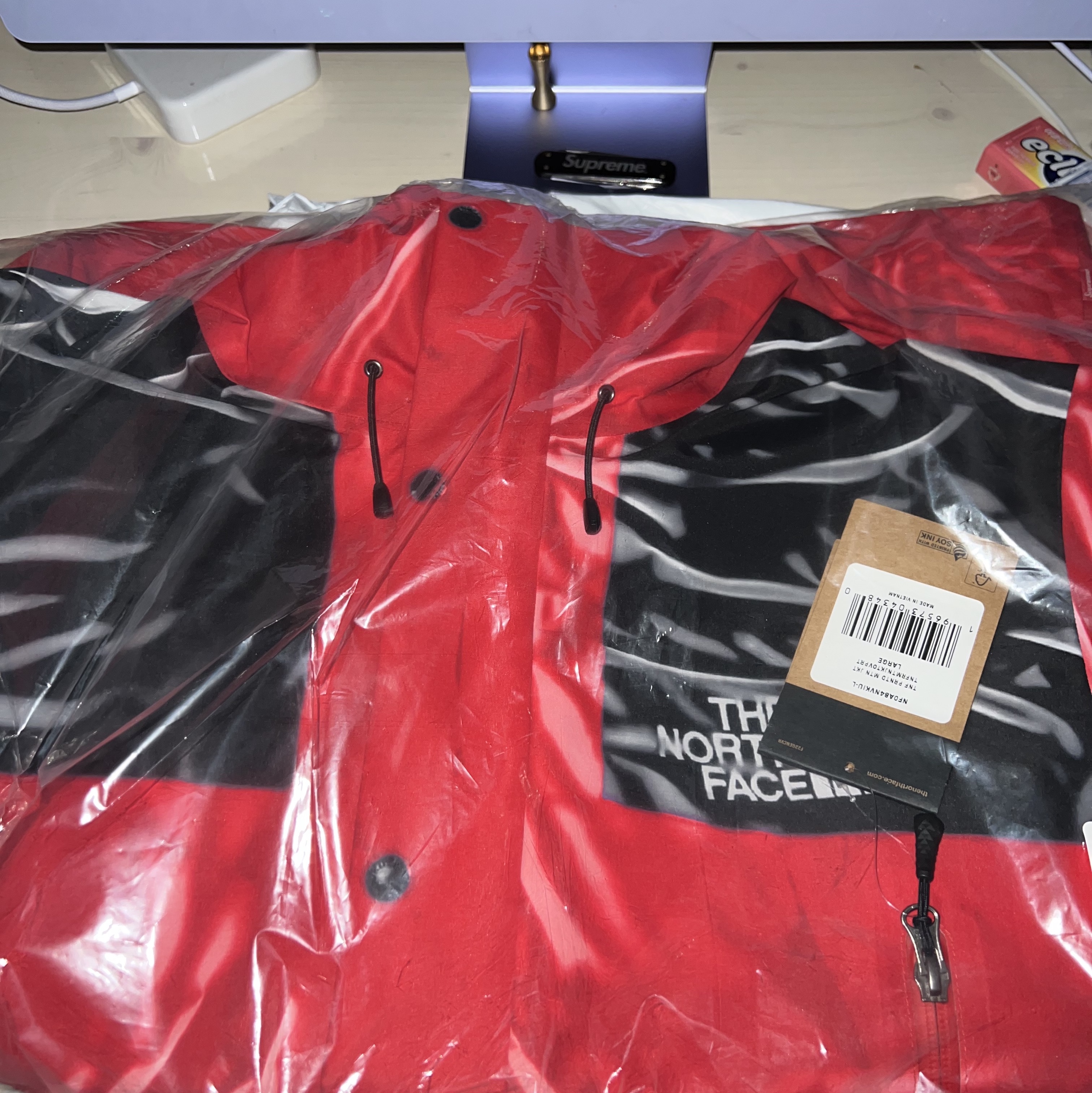 Supreme x The North Face Trompe L’oeil Printed Taped Seam Shell Jacket Red - 23SS 착용 스타일