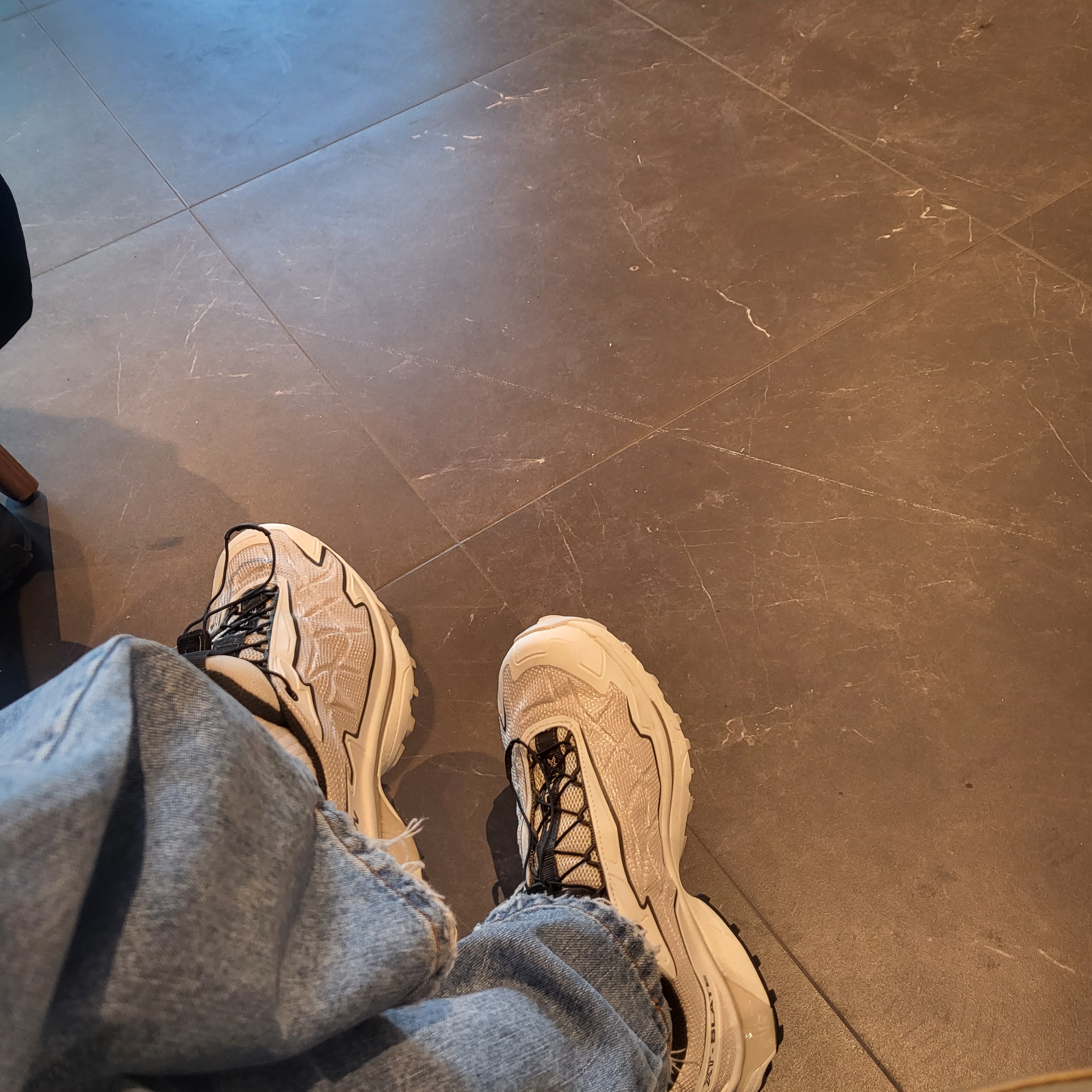 Salomon XT-Slate ADV Vanila Rainy Day 착용 스타일