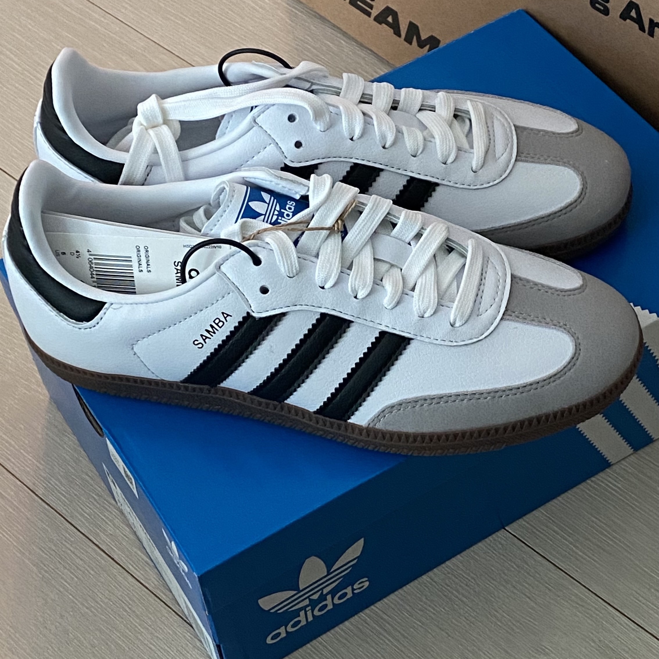 Adidas Samba Vegan White Black 착용 스타일