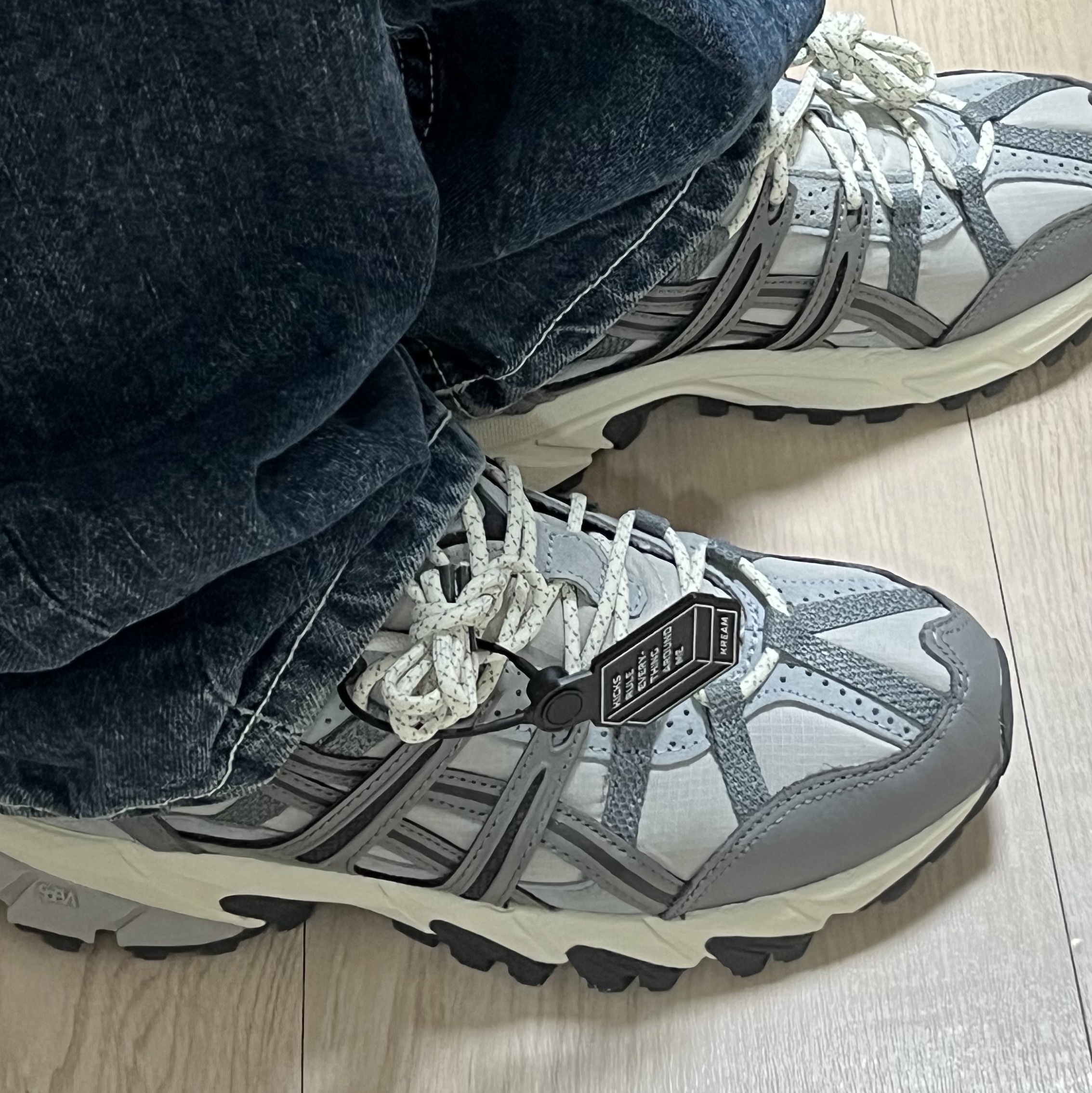 Asics Gel-Sonoma 15-50 Oyster Grey Clay Grey 착용 스타일