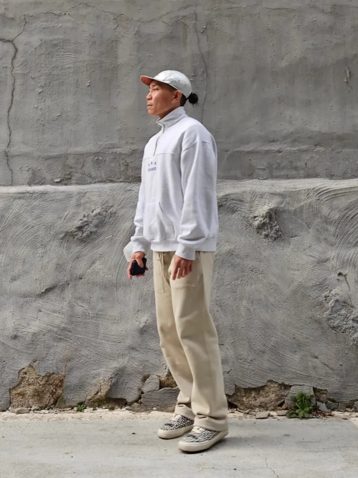 Essentials Relaxed Sweatpants Wheat - 22SS, IAB Studio Half Zip Pullover Light Gray 착용 스타일 - 1