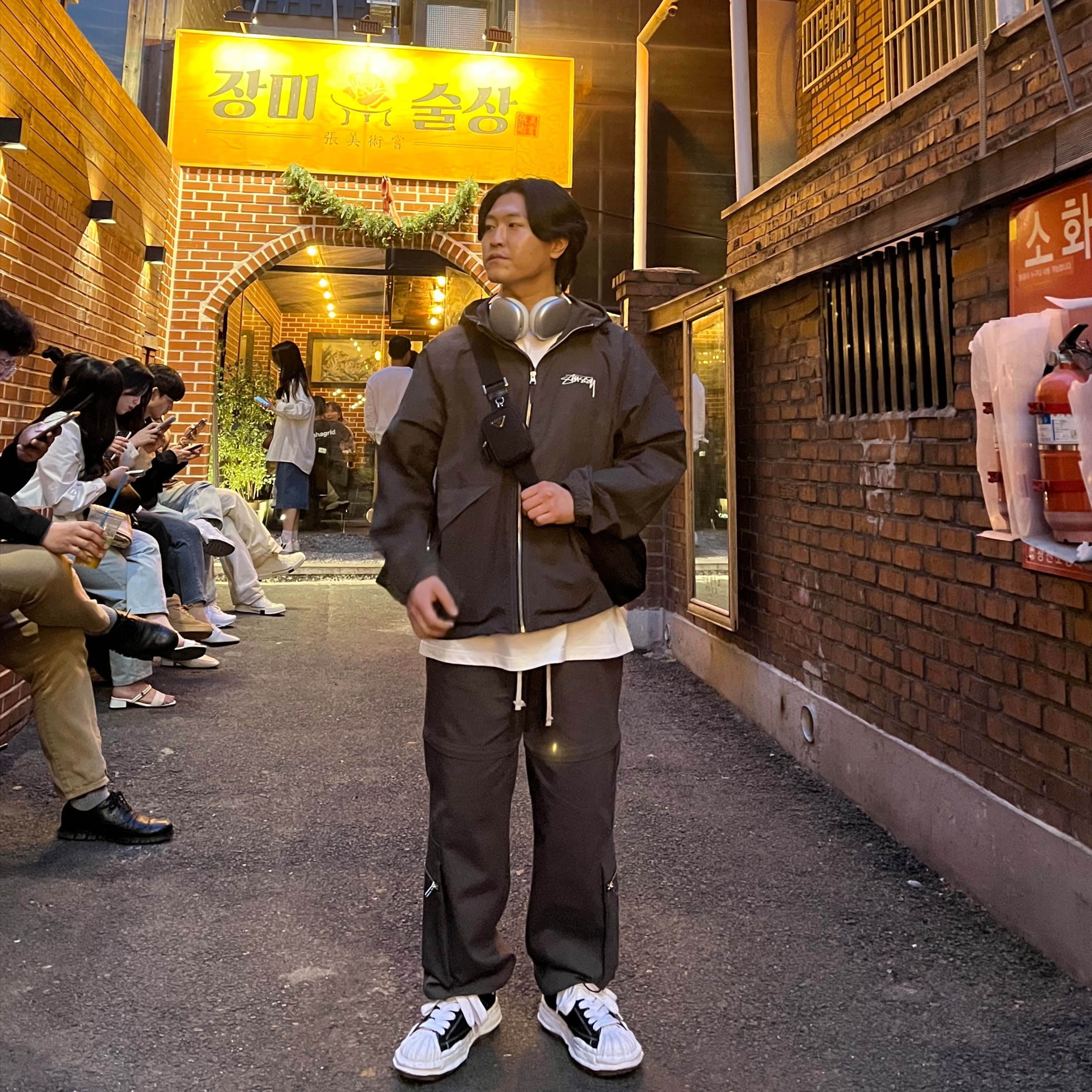 Maison Mihara Yasuhiro Blakey OG Sole Canvas Low-top Sneakers Black White, Stussy Wave Dye Beach Shell Jacket Black 착용 스타일