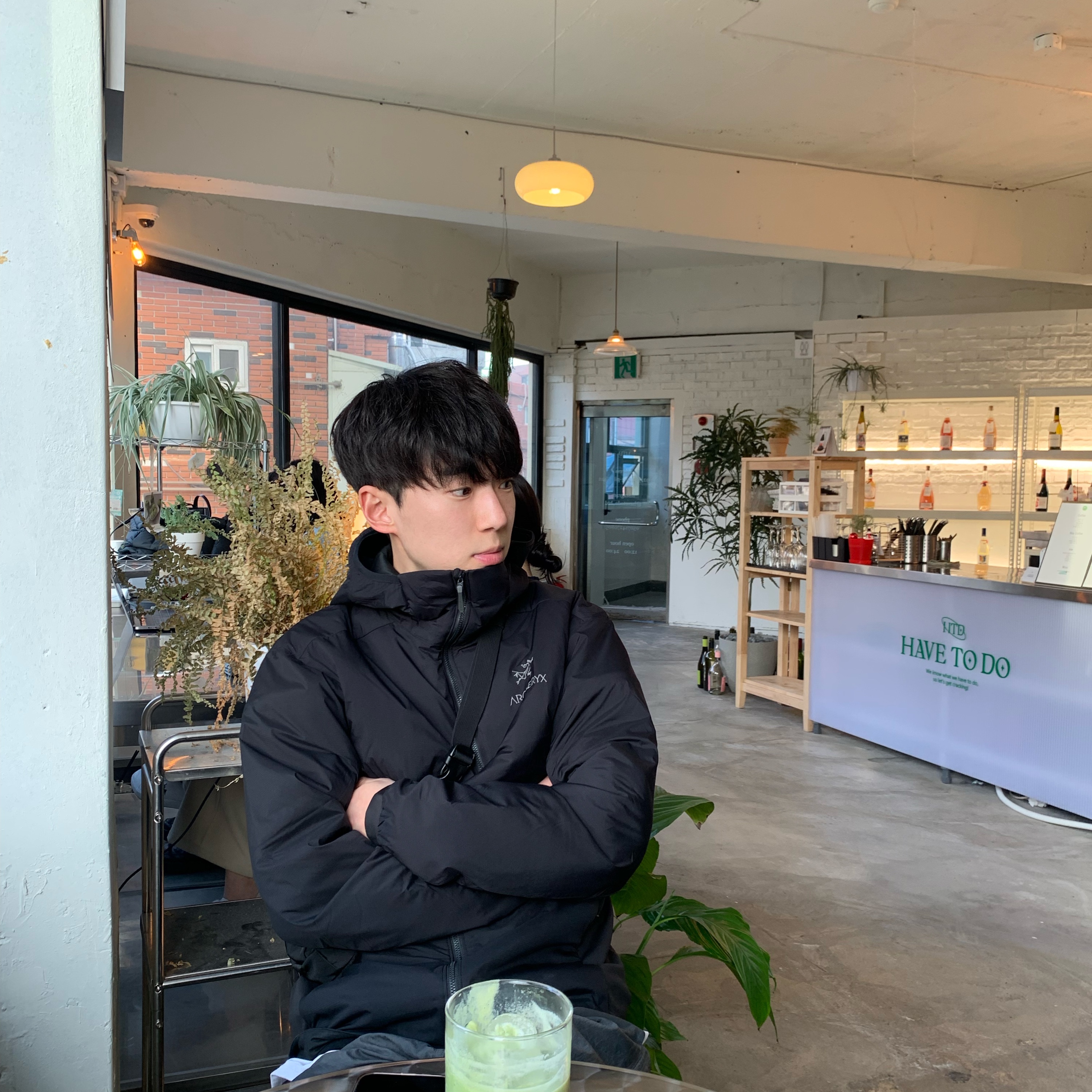 Arc'teryx Atom LT Hoody Black 착용 스타일 - 2