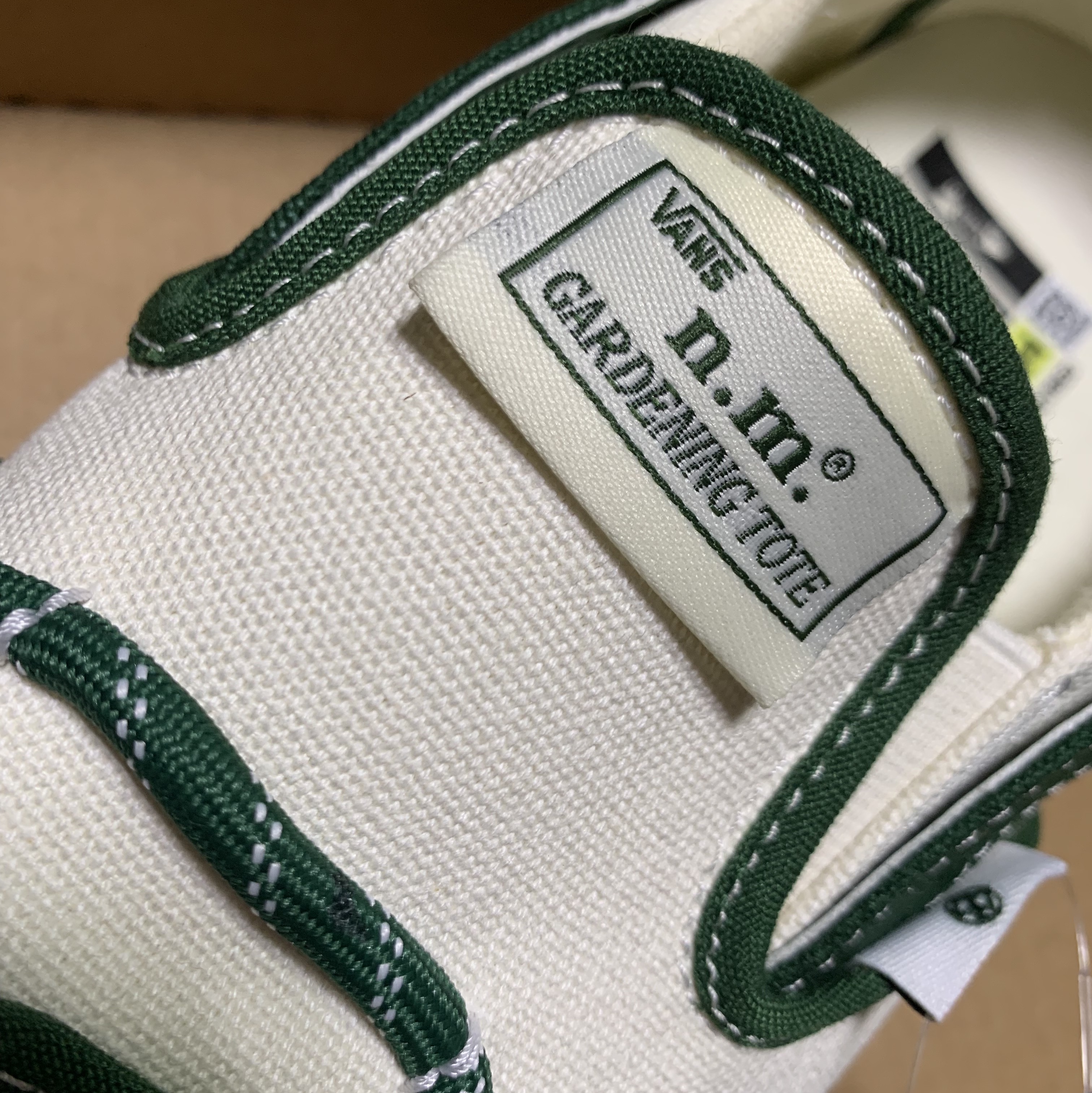 Vans Vault x Nicole McLaughlin Slip-On VR3 LX White Green 착용 스타일 - 1