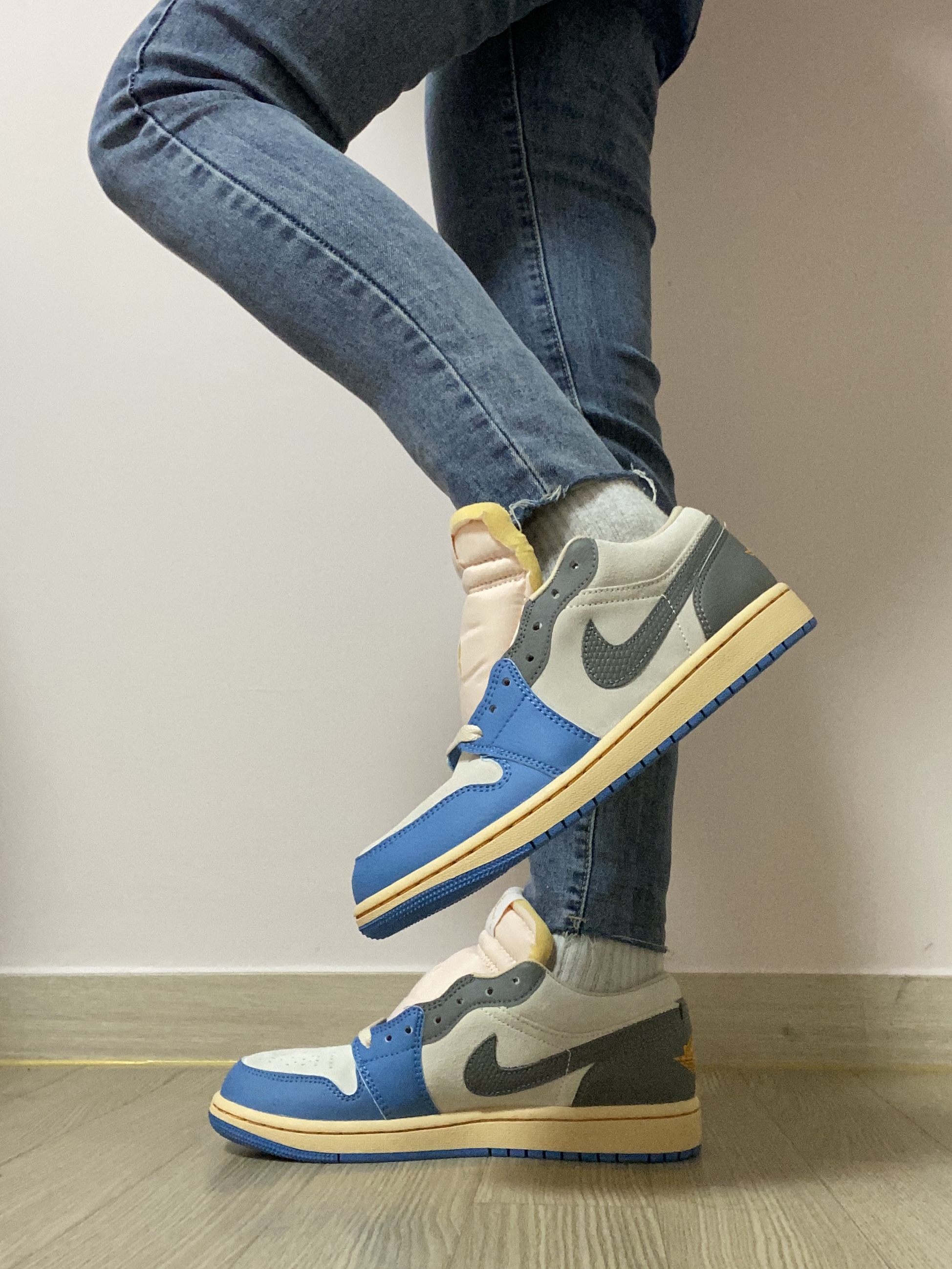 Jordan 1 Low SE Tokyo 96 착용 스타일 - 2