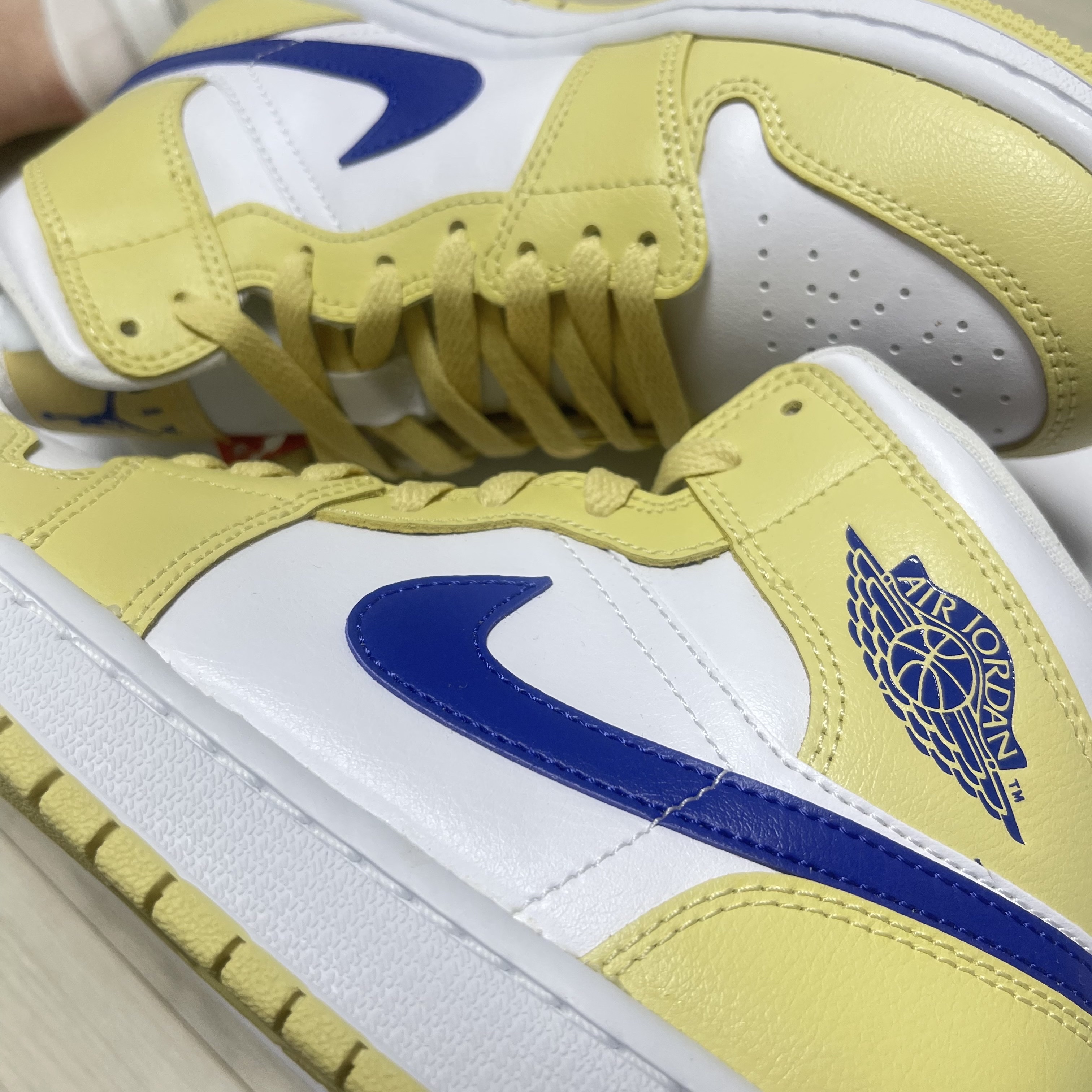 (W) Jordan 1 Mid Lemon Wash Lapis 착용 스타일 - 3