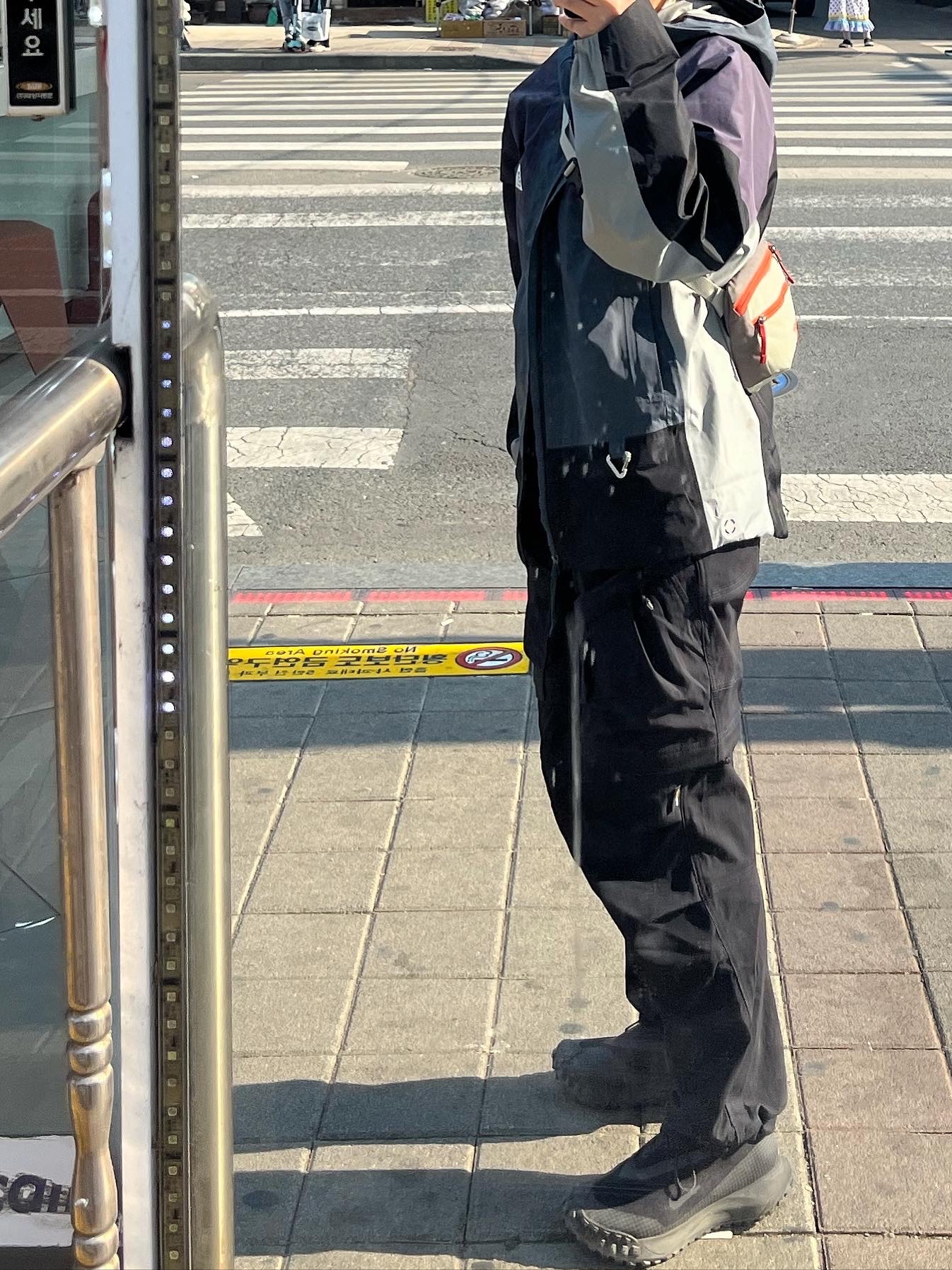 Arc'teryx Mantis 1 Waistpack Black, Nike ACG Storm-Fit ADV Chain of Craters Jacket Faded Spruce Black - Asia 착용 스타일 - 1