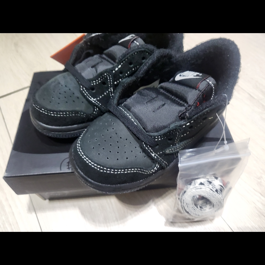 (TD) Jordan 1 x Travis Scott Retro Low OG SP Black Phantom 착용 스타일 - 3