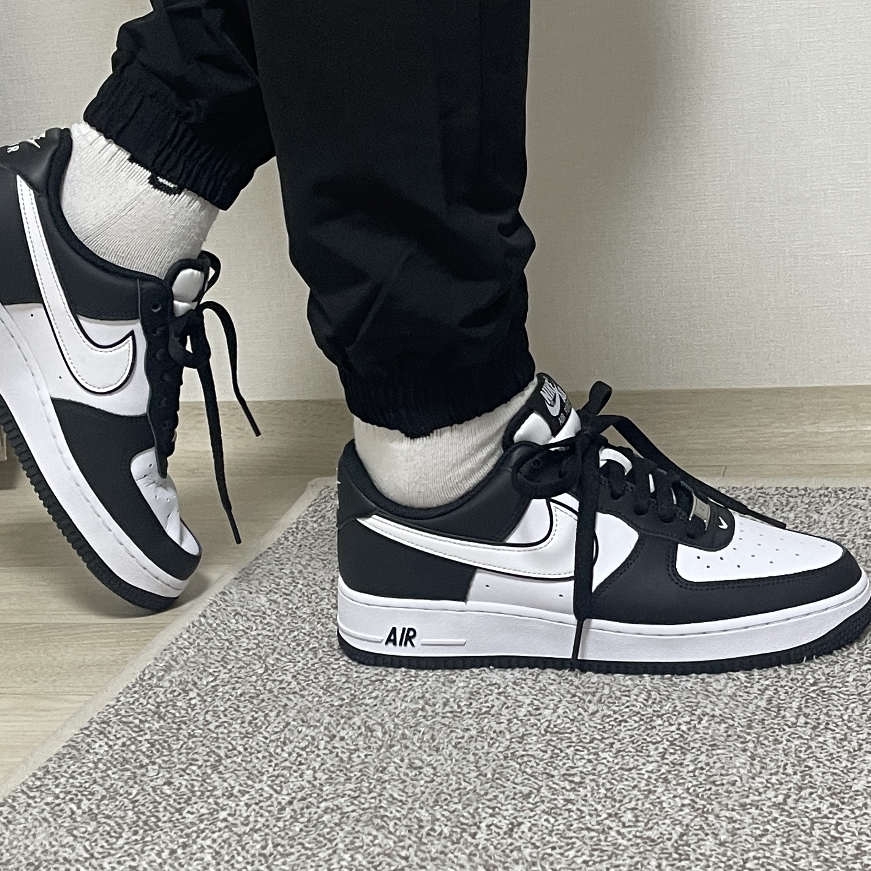 Nike Air Force 1 '07 Black White 착용 스타일 - 2