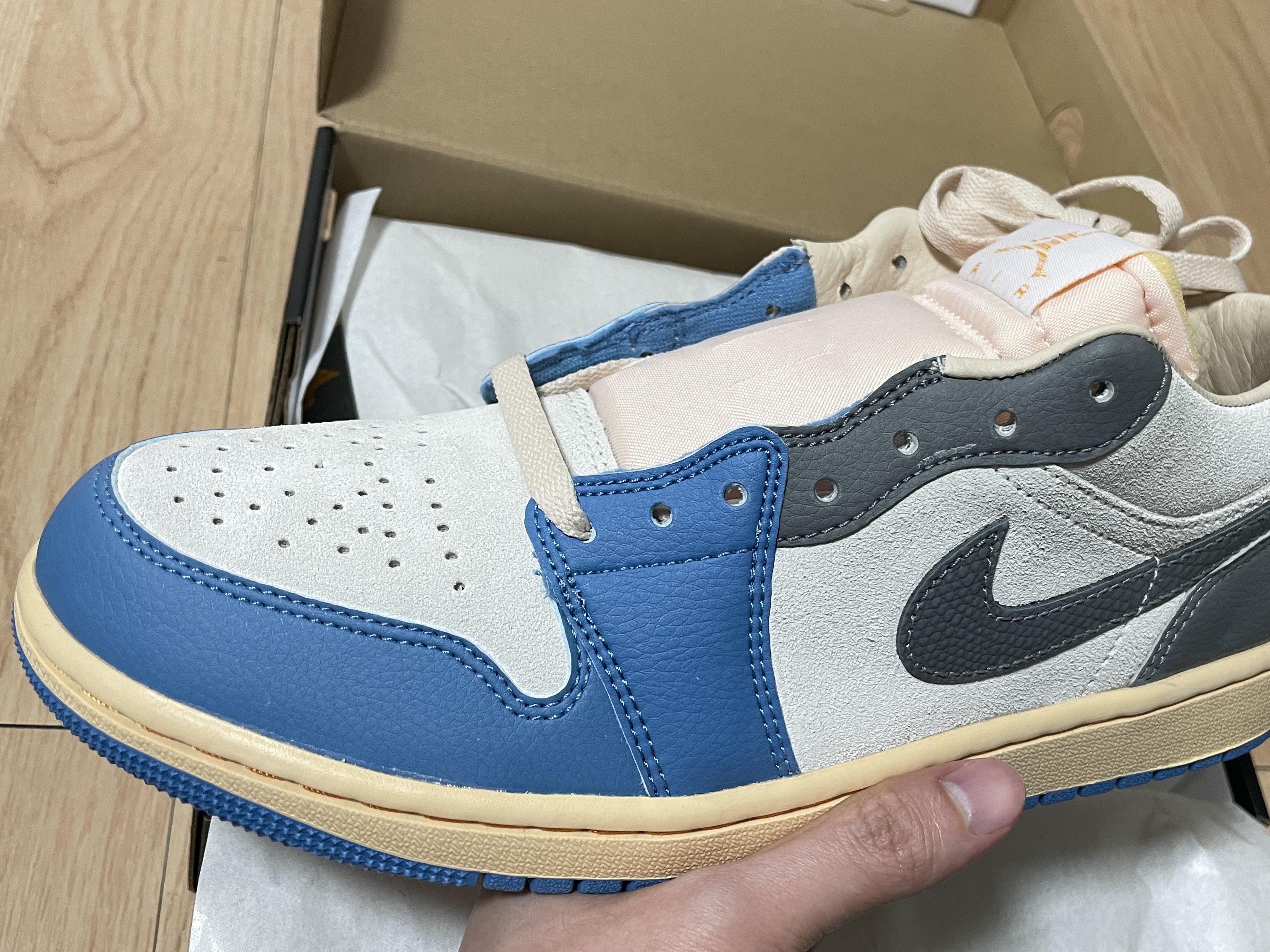 Jordan 1 Low SE Tokyo 96 착용 스타일 - 2
