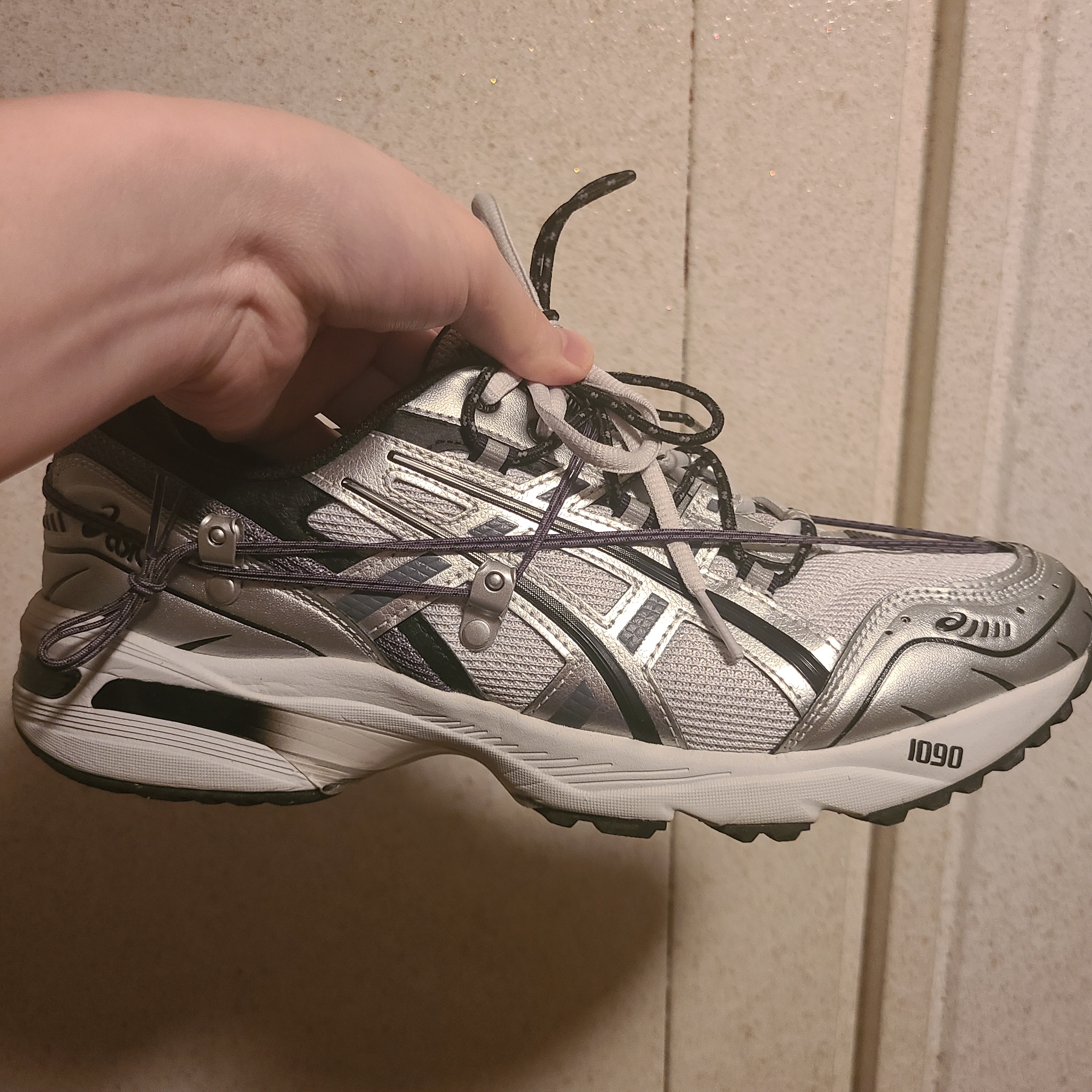 Asics x Andersson Bell Gel-1090 Glacier Grey Silver 착용 스타일