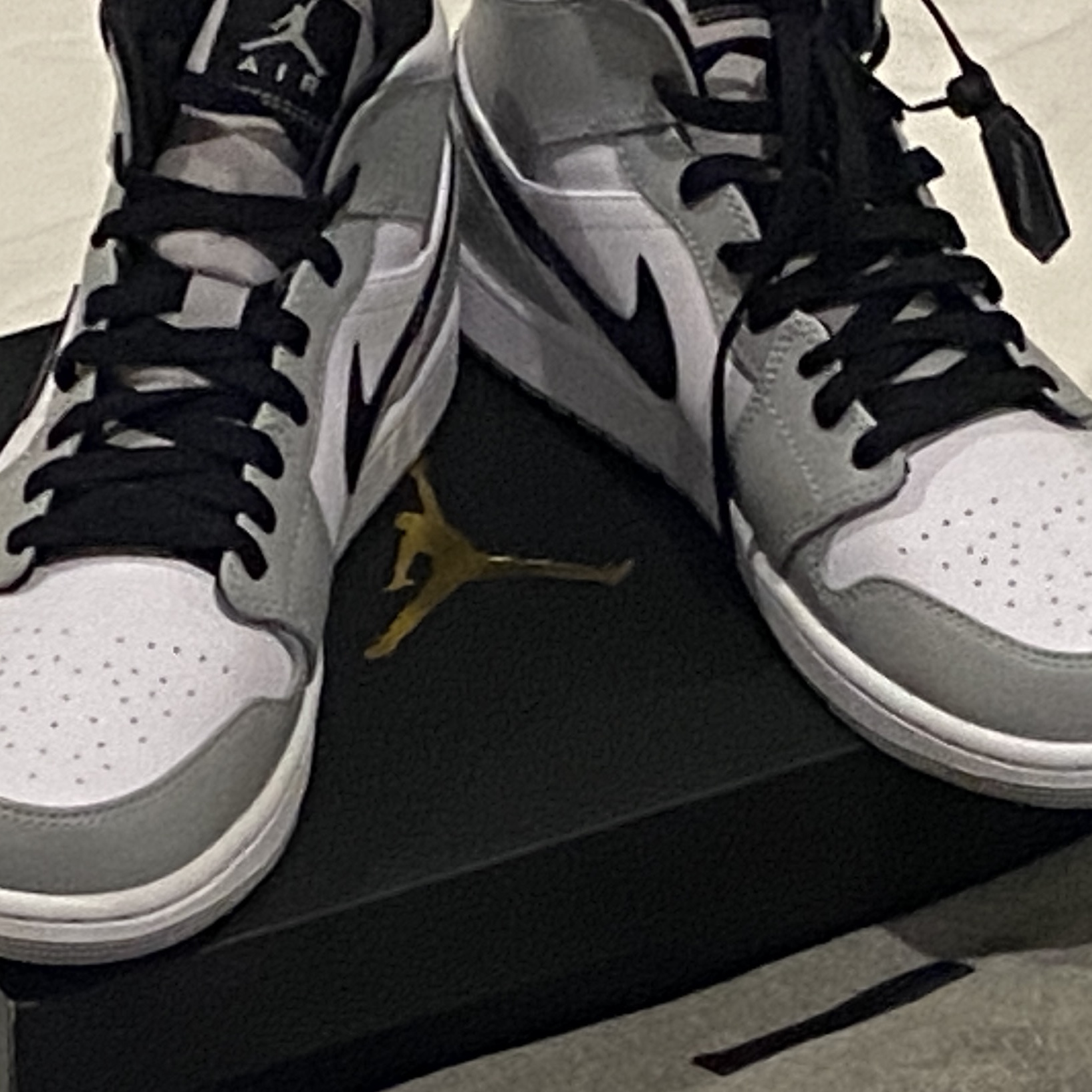 Jordan 1 Mid Light Smoke Grey 착용 스타일