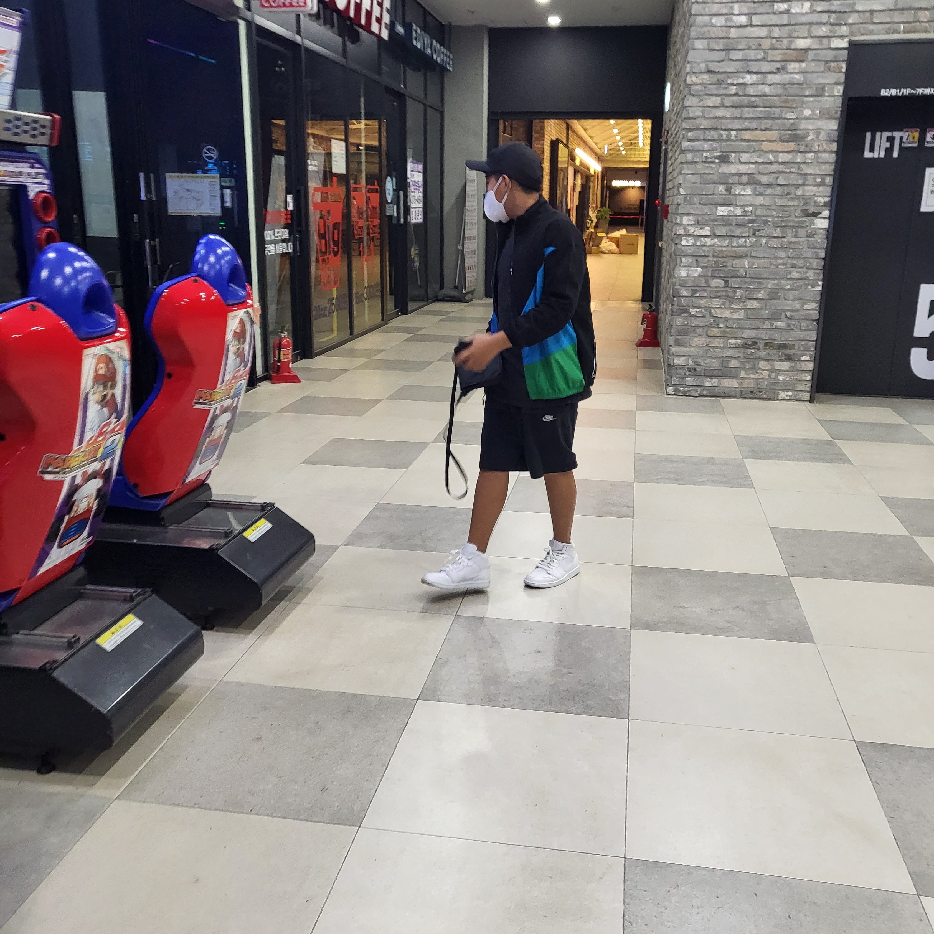 Jordan 1 Mid Triple White, Nike NSW Club Jersey Shorts Black - Asia 착용 스타일 - 3