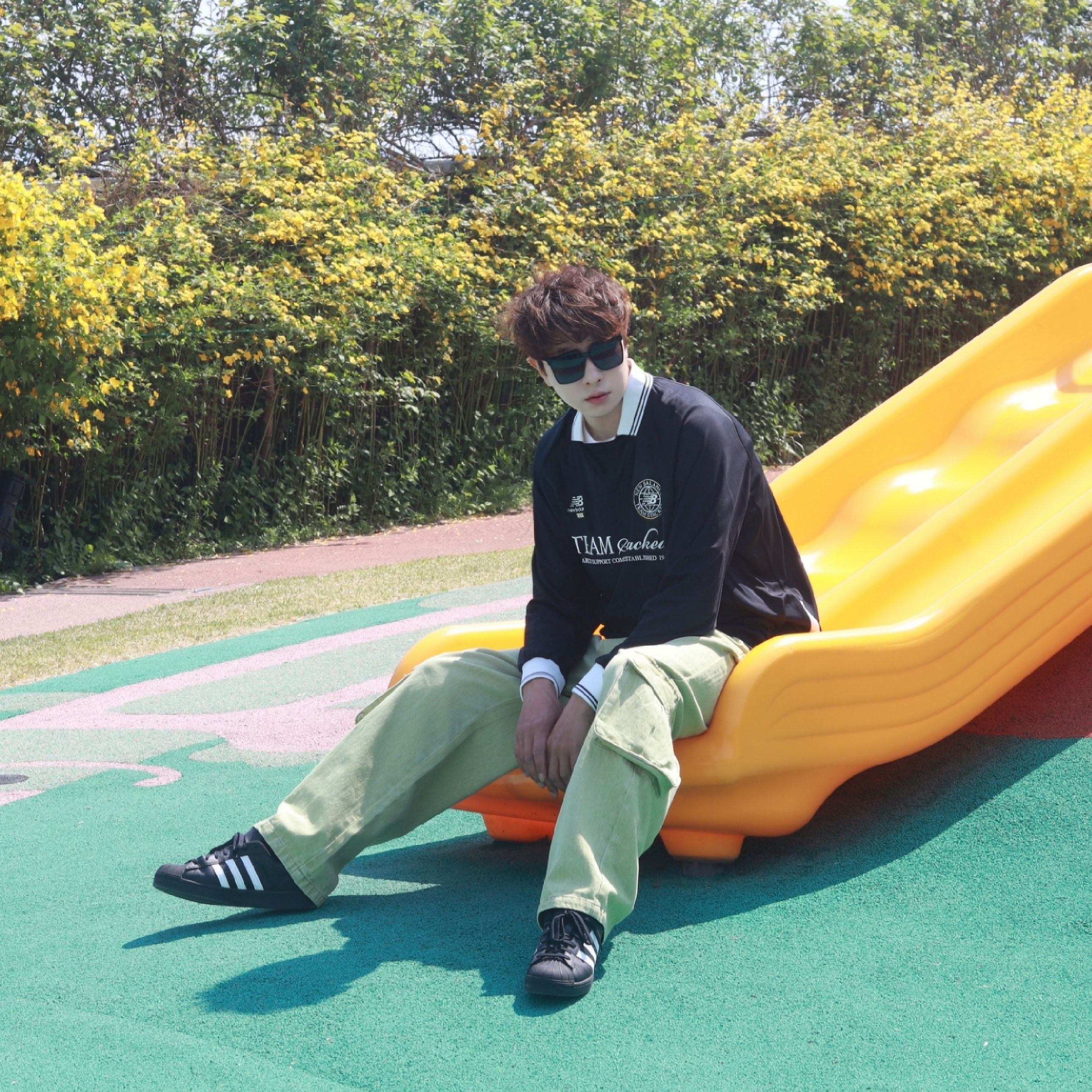 Adidas Superstar Core Black White 착용 스타일 - 4