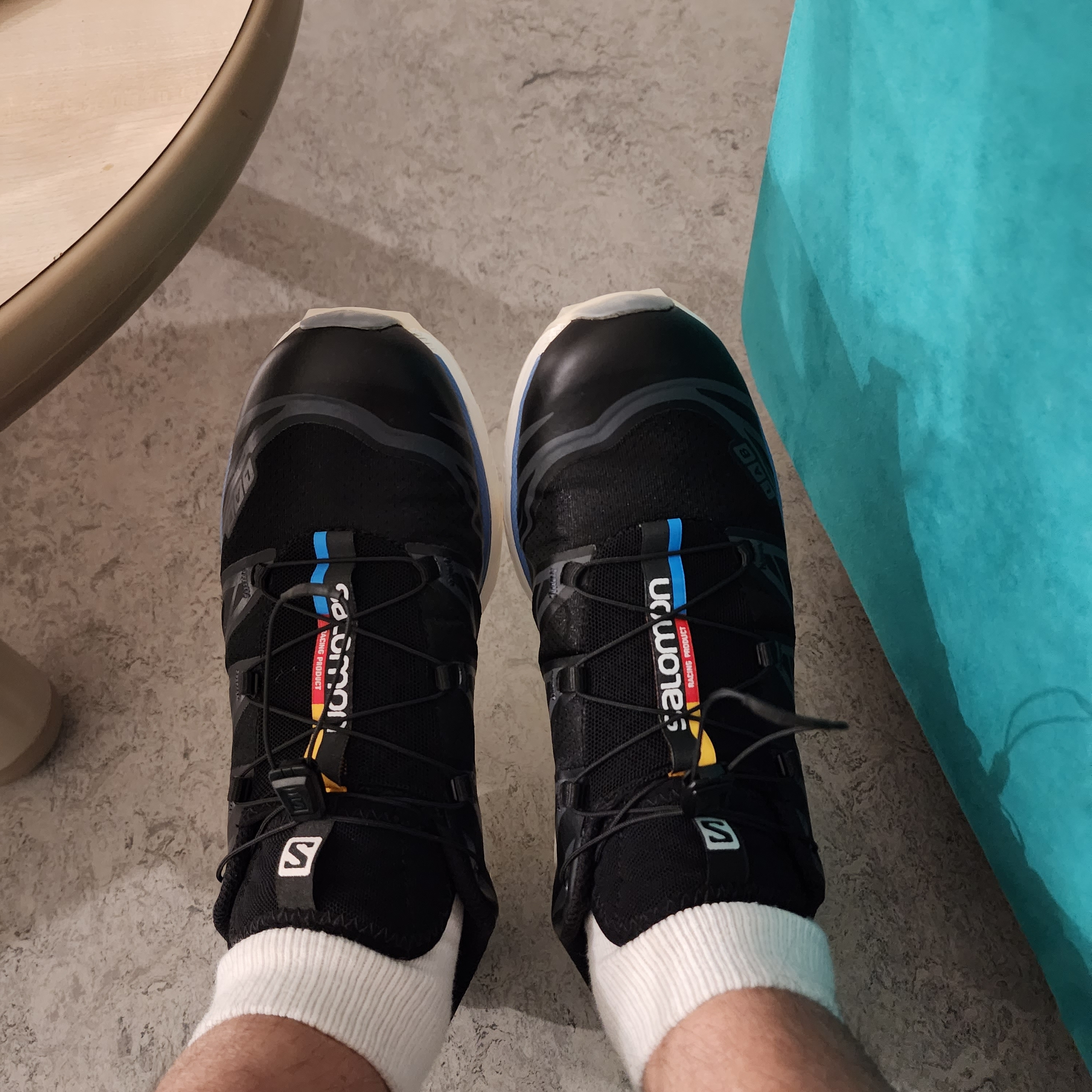 Salomon XT-6 Clear Black Riviera 착용 스타일