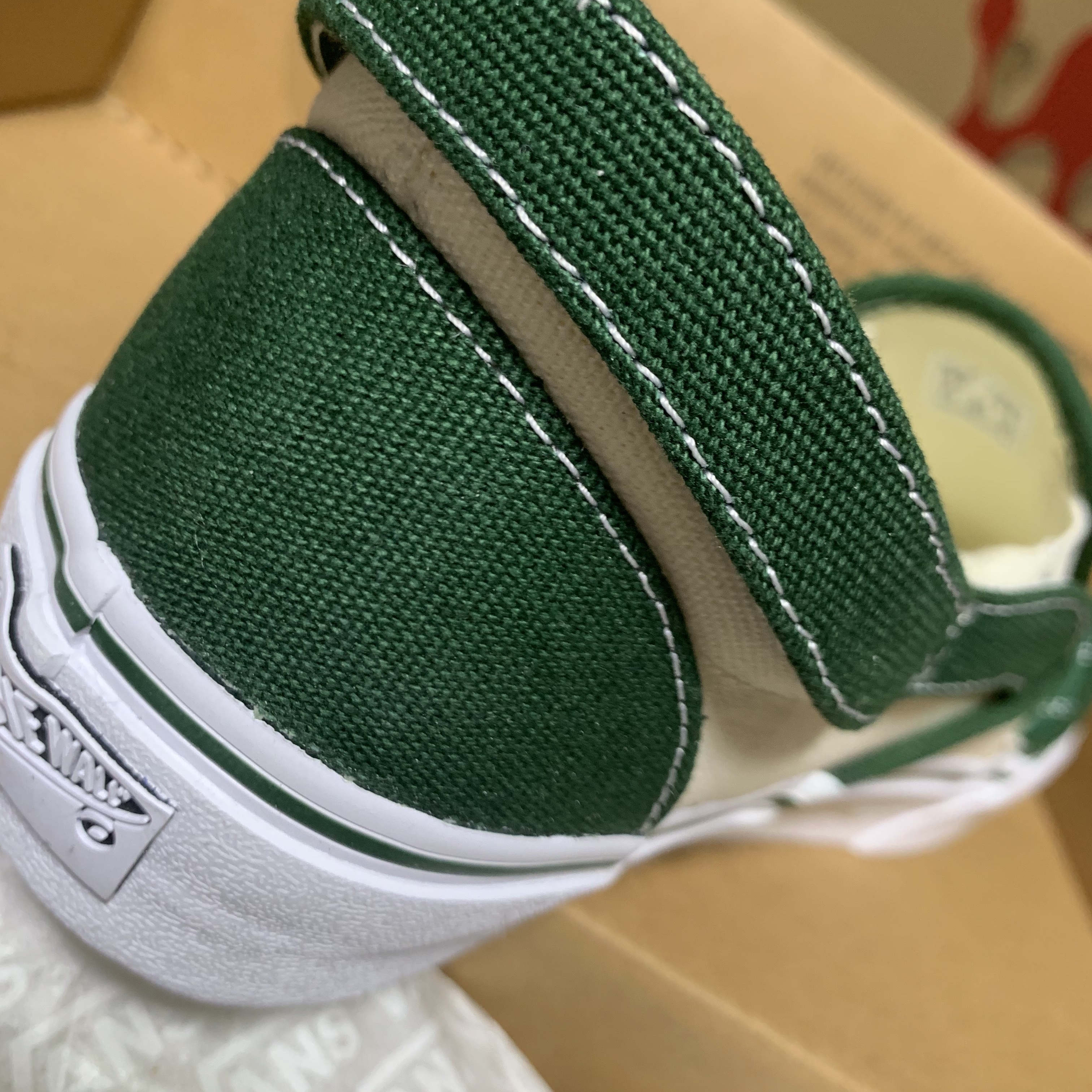Vans Vault x Nicole McLaughlin Slip-On VR3 LX White Green 착용 스타일 - 4