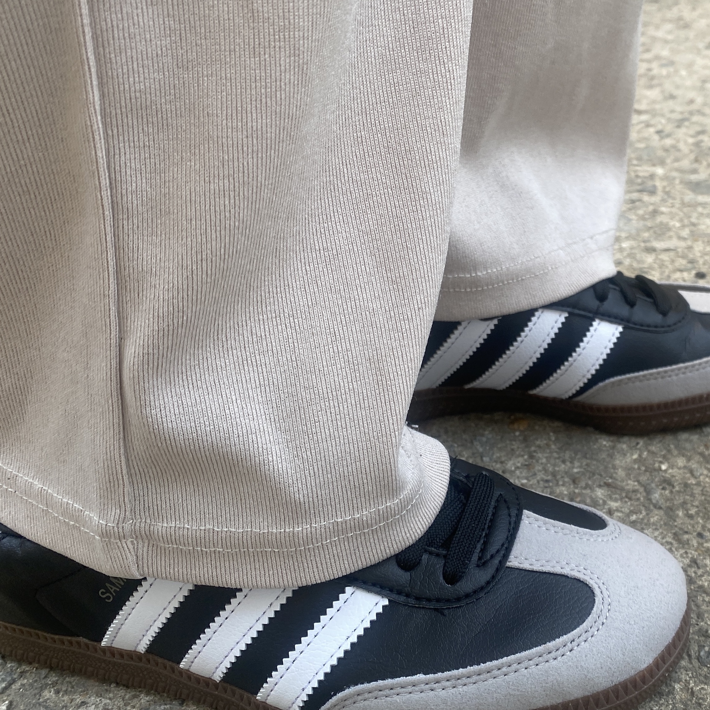 Adidas Samba Vegan Black White 착용 스타일 - 1