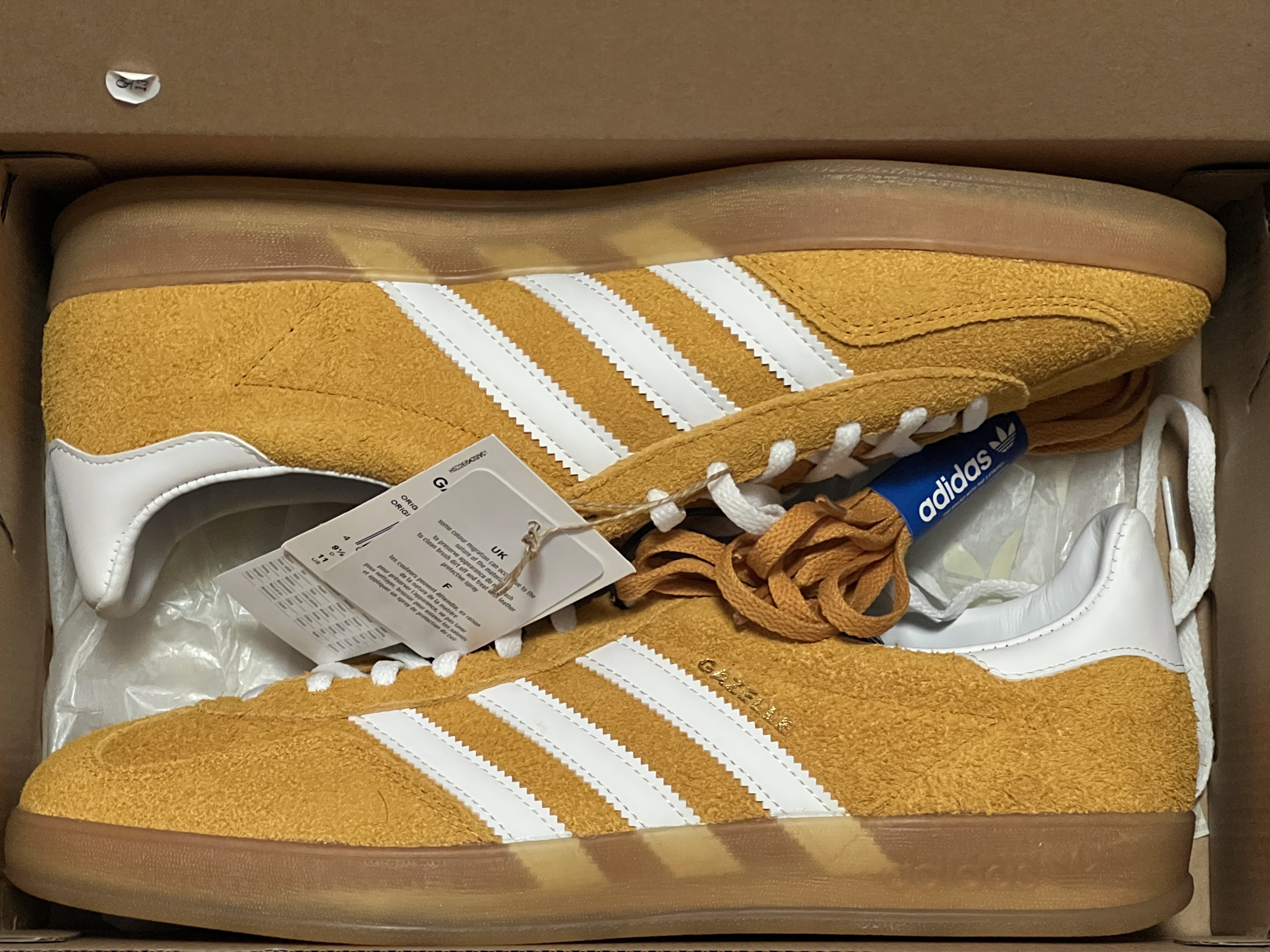 (W) Adidas Gazelle Indoor Orange Peel Cloud White 착용 스타일
