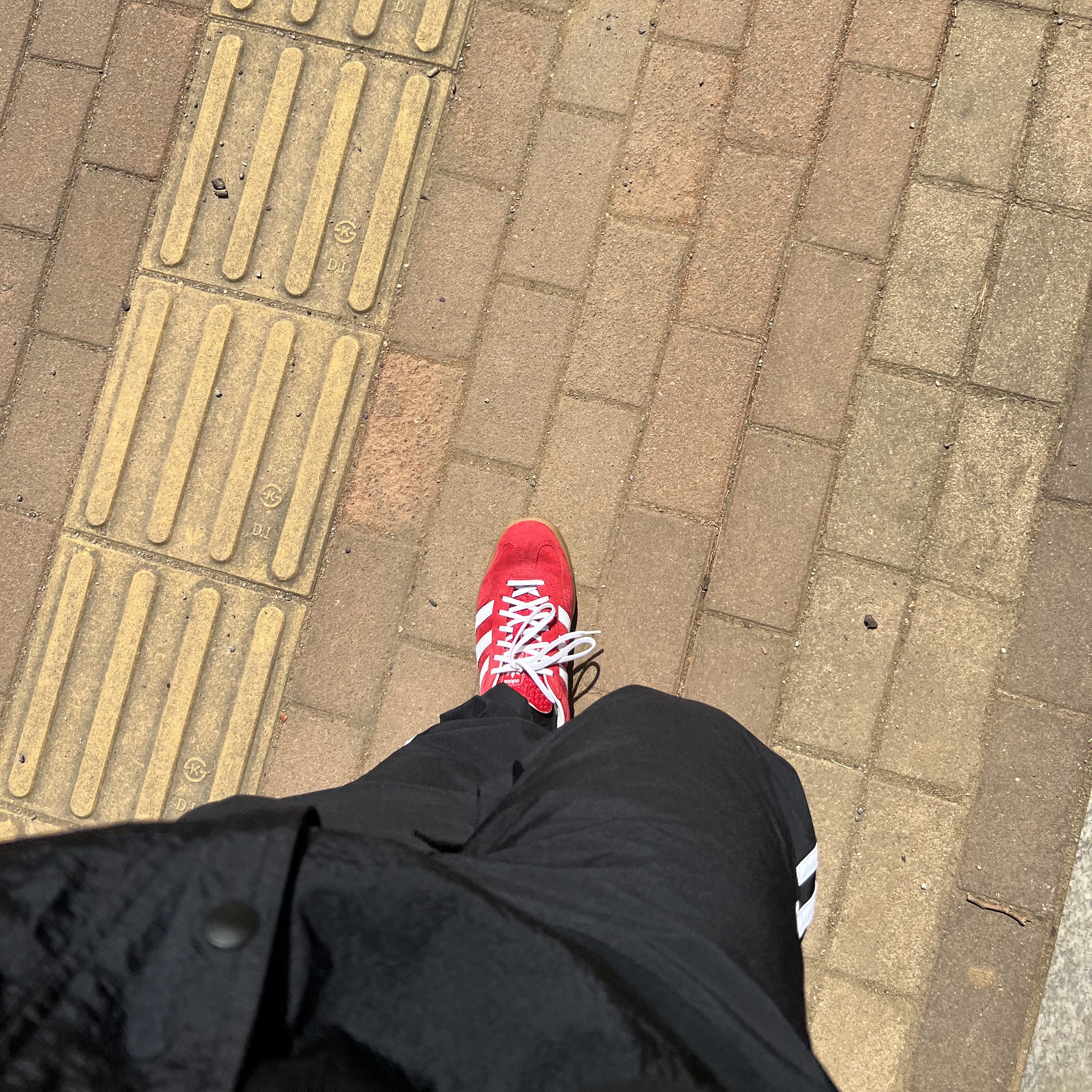 Adidas Gazelle Indoor Scarlet 착용 스타일