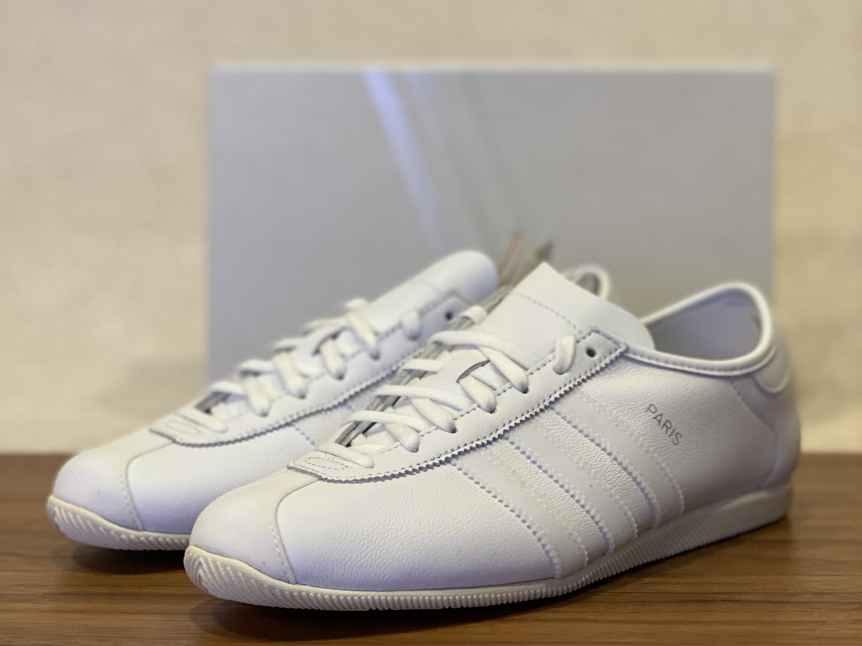 Adidas x END. City Series Paris 착용 스타일
