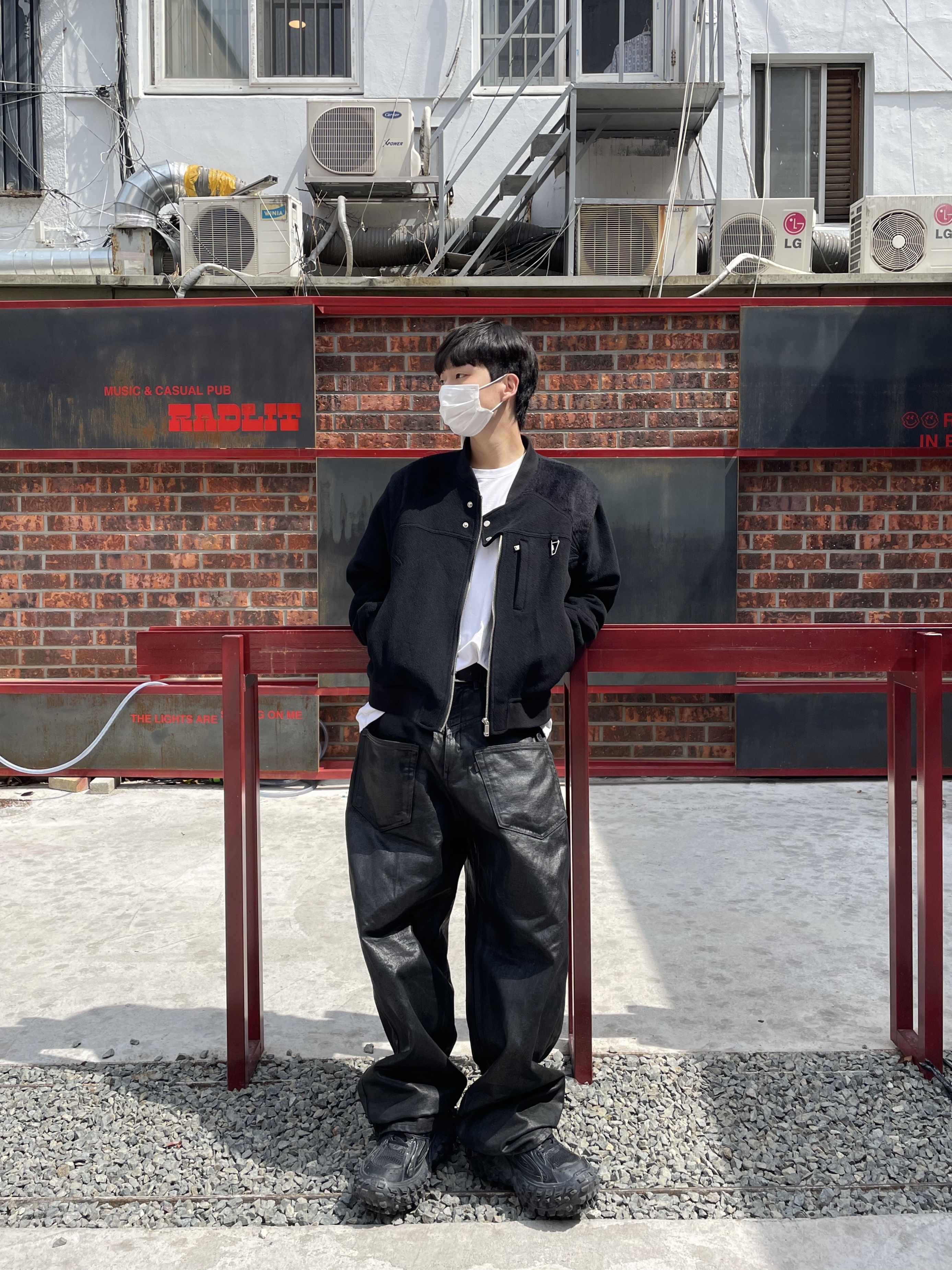 Undermycar Gaudin Alpaca Shoulder Wool Blouson Moonless Night - 22SS, Project G/R Coated Backward Denim Pants Black 착용 스타일 - 3