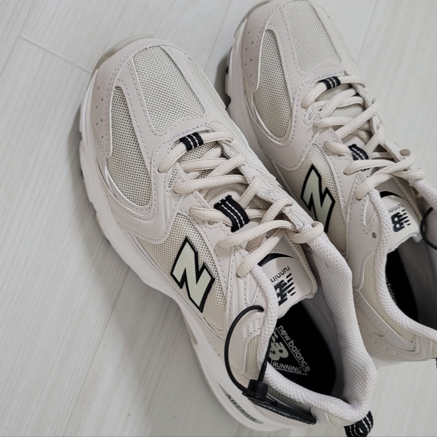 New Balance 530 Ivory 착용 스타일