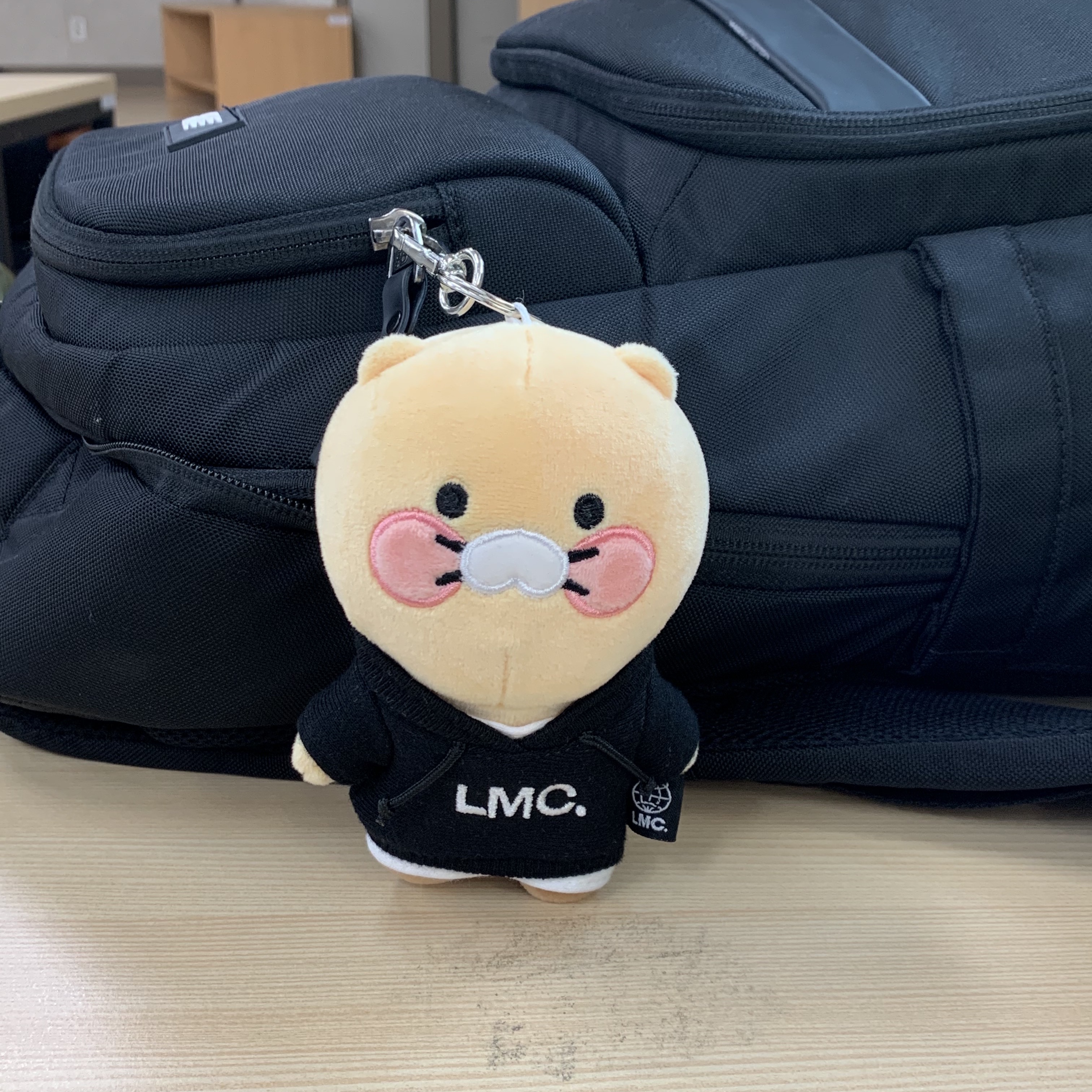 Kakao x LMC Choonsik Keyring Black 착용 스타일