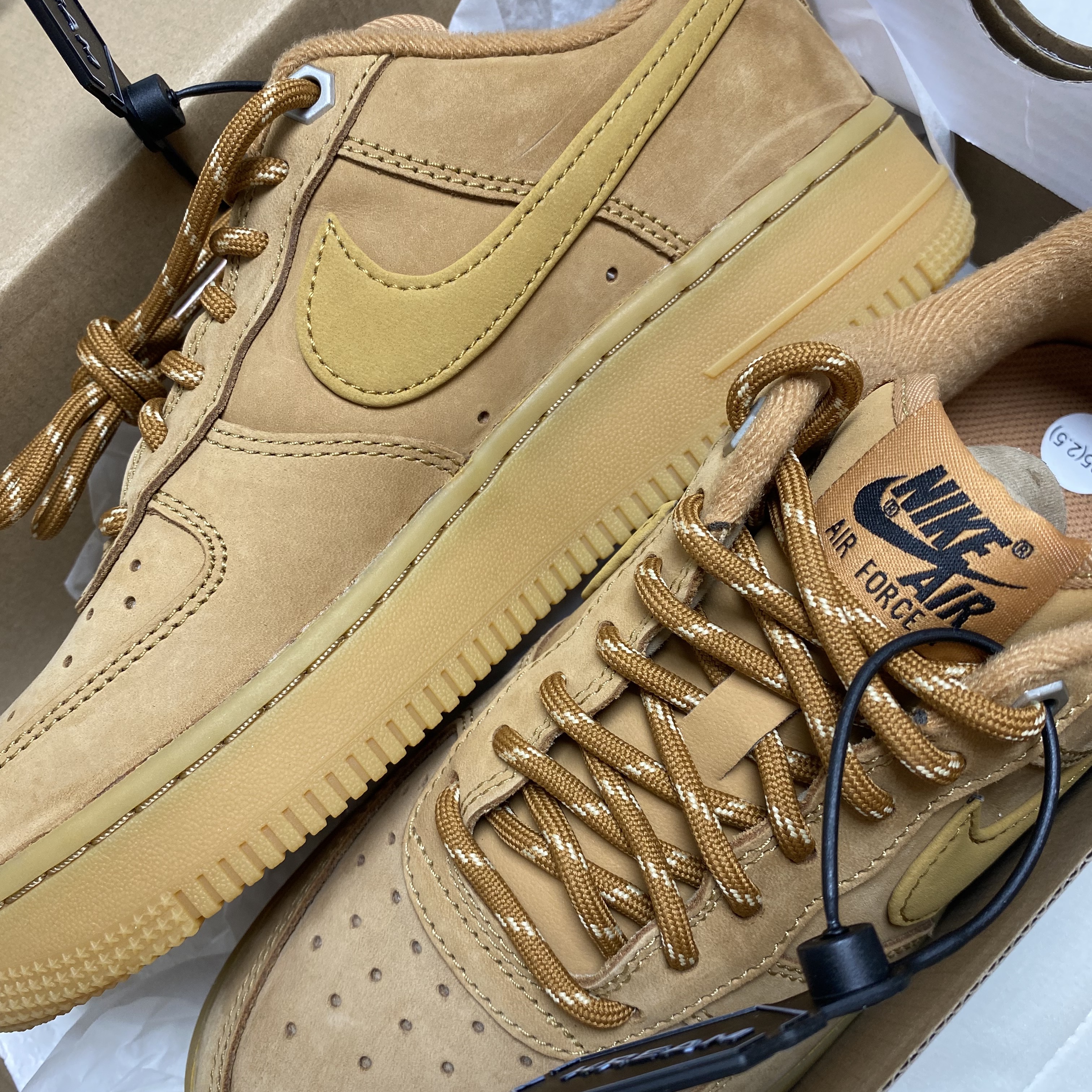 Nike Air Force 1 '07 WB Flax 착용 스타일