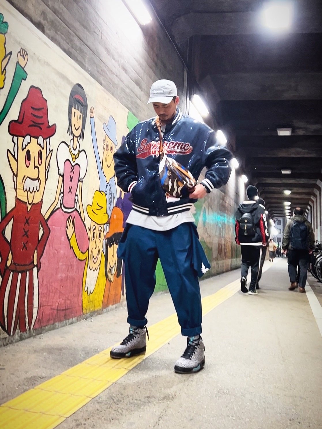 Supreme Mitchell & Ness Sequin Varsity Jacket Navy - 23SS, Nike x Parra SB Team USA Coveralls Brave Blue - US/EU 착용 스타일 - 1