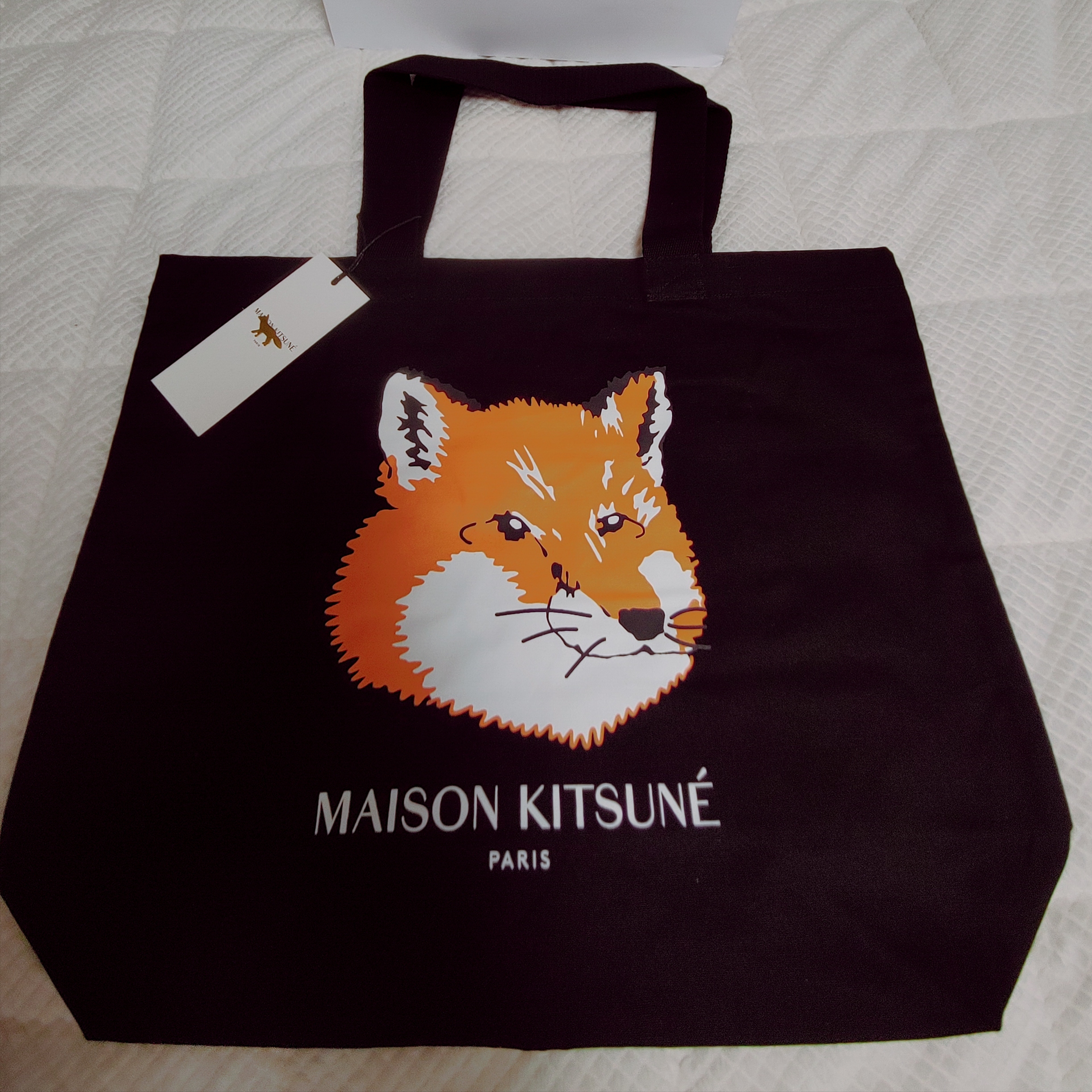 Maison Kitsune Fox Head Tote Bag Black 착용 스타일