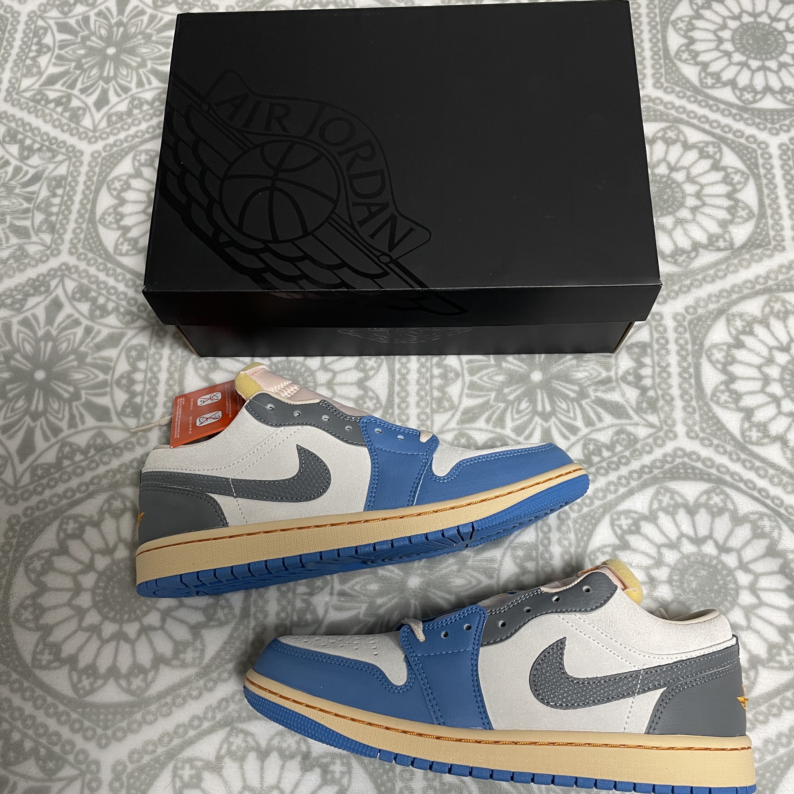 Jordan 1 Low SE Tokyo 96 착용 스타일 - 1