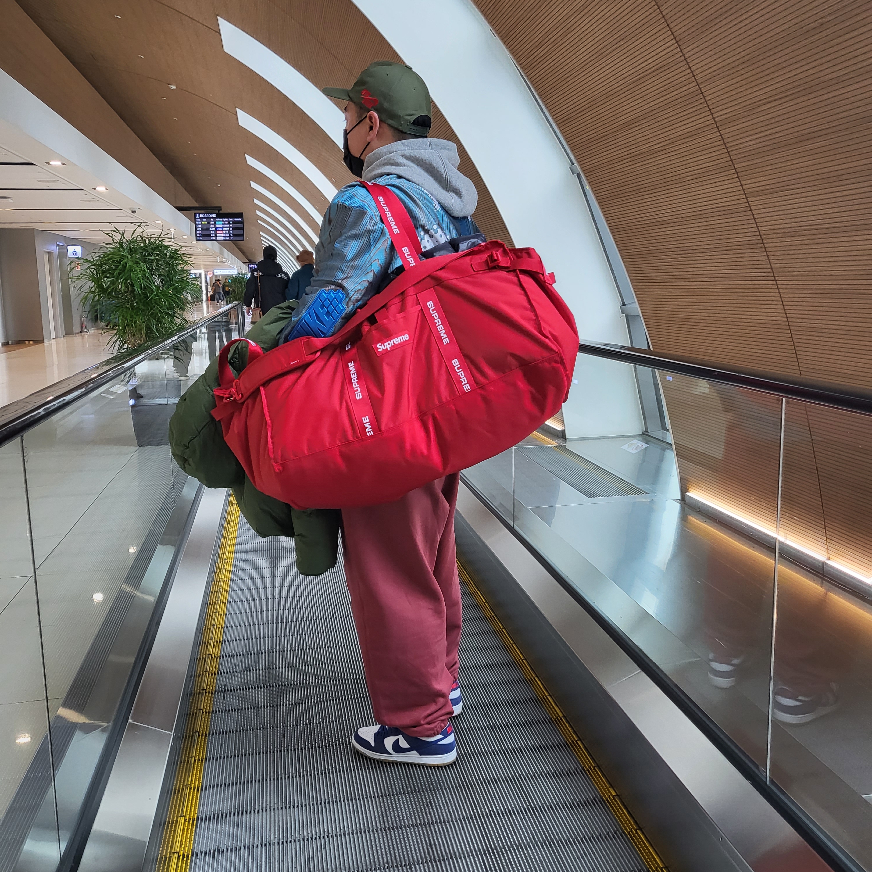 Supreme Large Haul Tote Red - 22FW, Nike x Off-White NRG Jersey Imperial Blue - Asia 착용 스타일