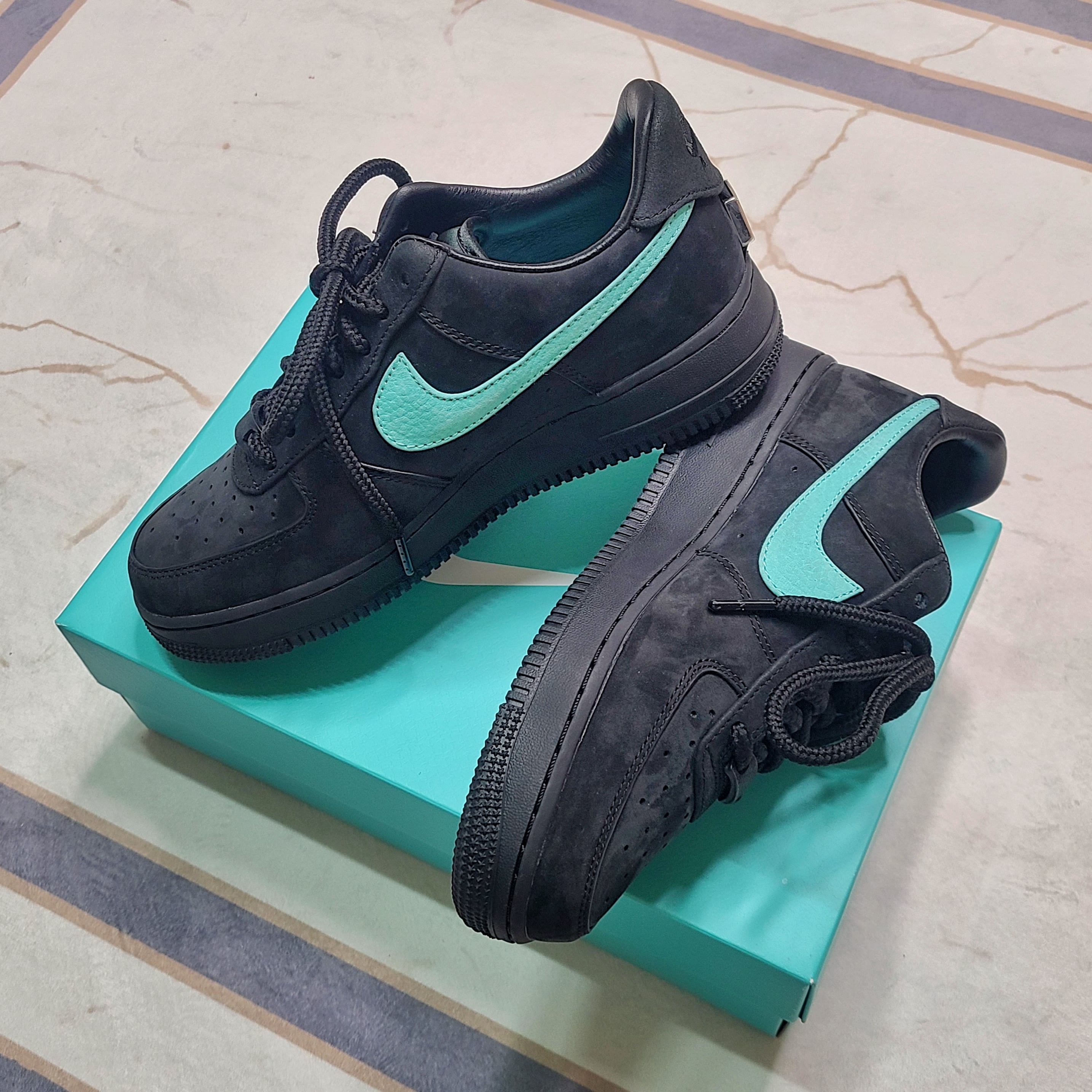 Nike x Tiffany & Co. Air Force 1 Low SP 1837 착용 스타일 - 1