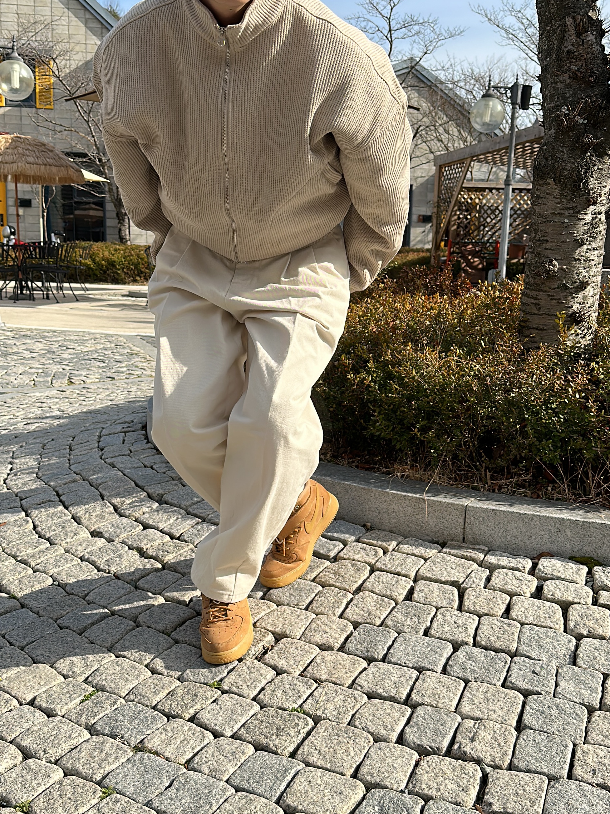 Nike Air Force 1 Mid '07 WB Flax 착용 스타일 - 2