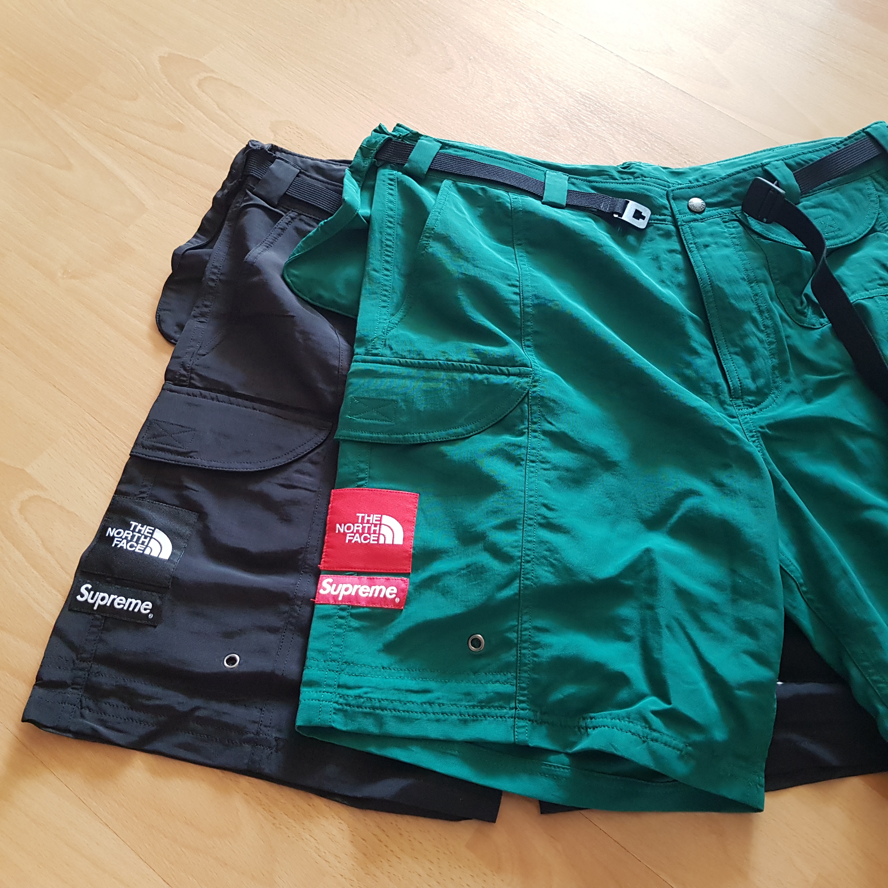 Supreme x The North Face Trekking Packable Belted Shorts Dark Green - 22SS, Supreme x The North Face Trekking Packable Belted Shorts Black - 22SS 착용 스타일 - 2