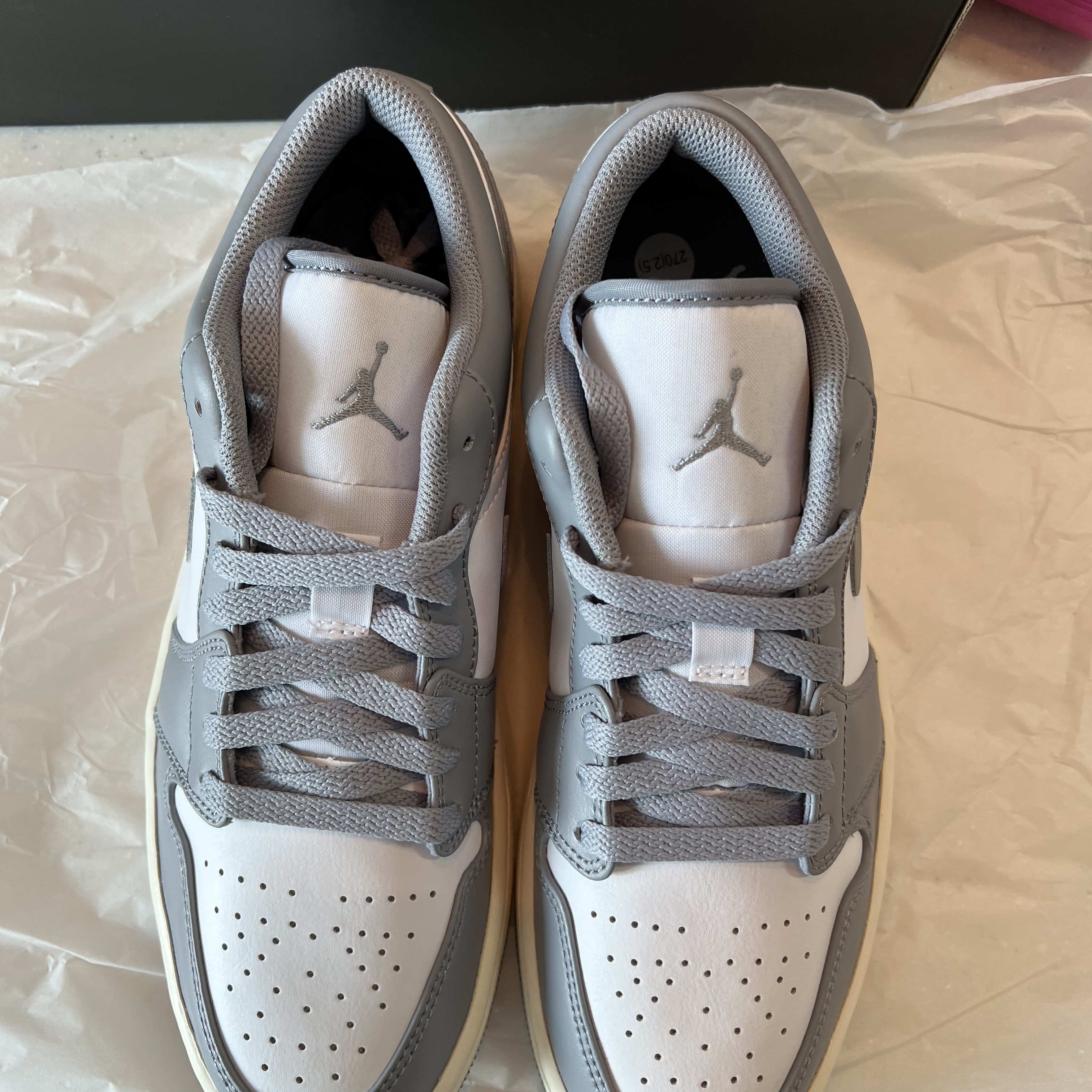Jordan 1 Low Stealth and White 착용 스타일