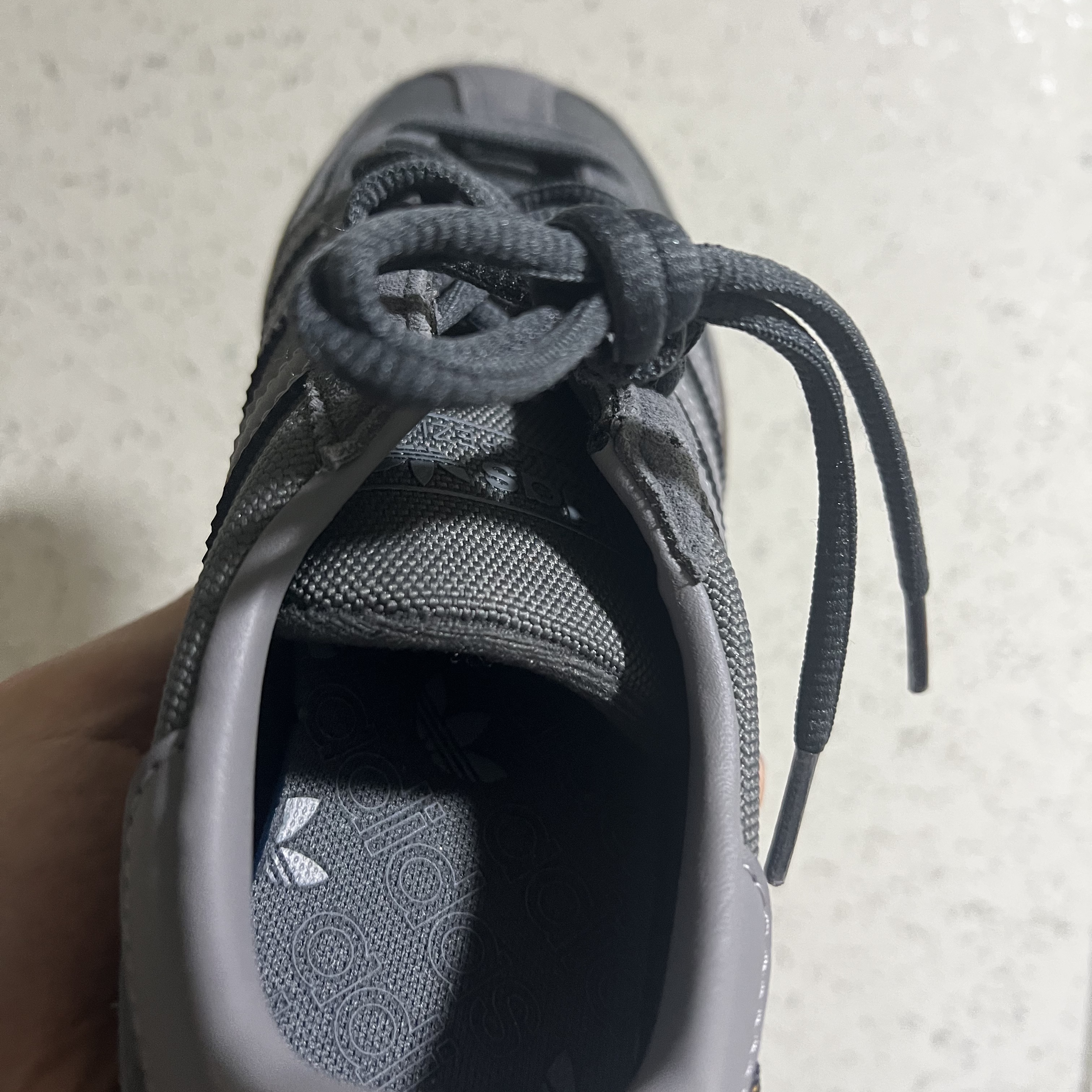 Adidas Spezial Handball Grey Gum 착용 스타일 - 4