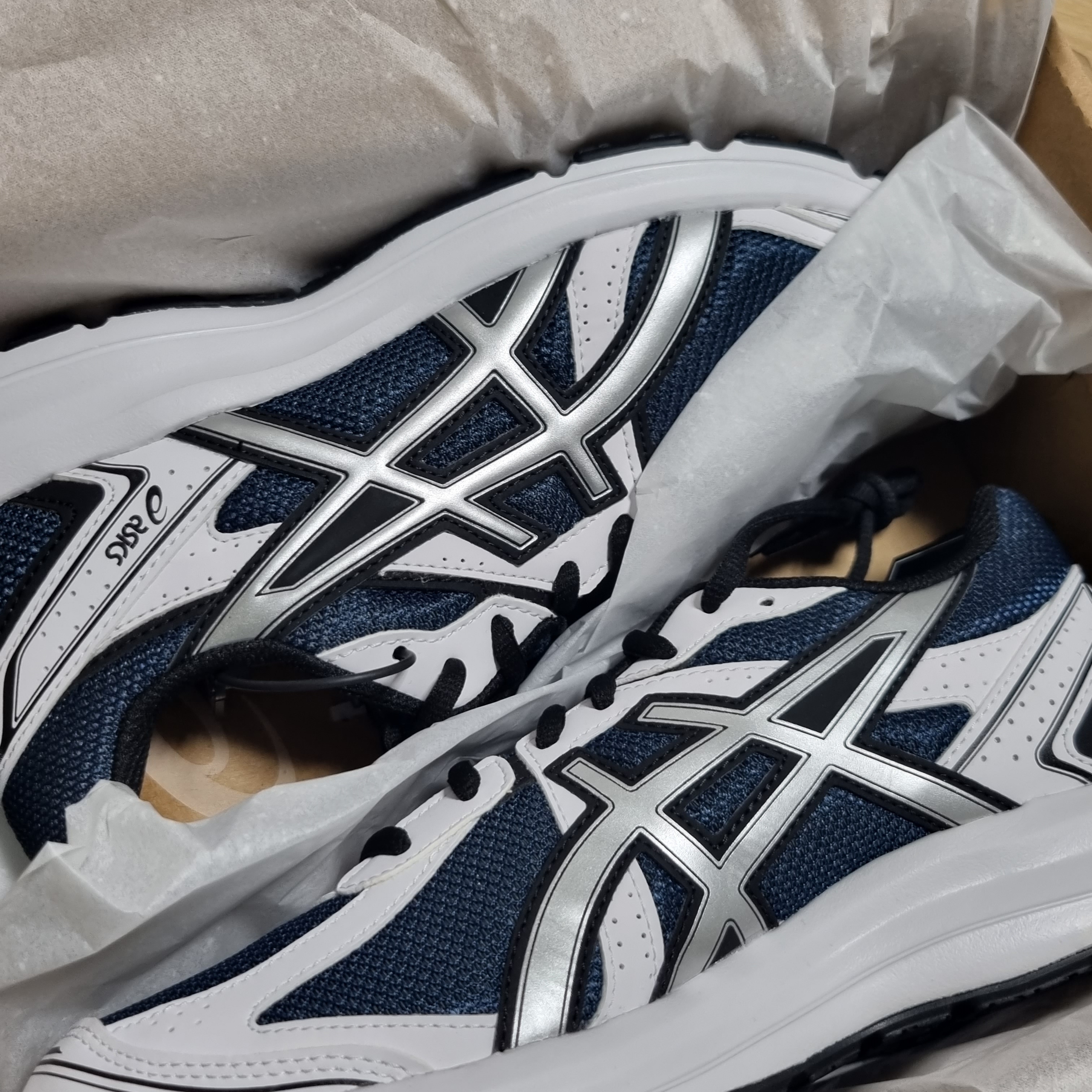 Asics Jog 100 S Navy Pure Silver - 2E Wide 착용 스타일 - 1